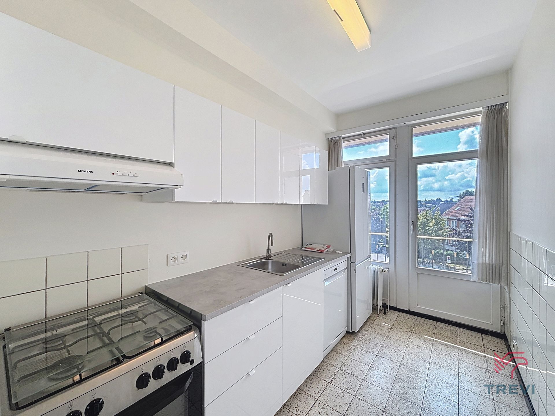 UCCLE - Gerenoveerd appartement met 1 slaapkamer foto 7
