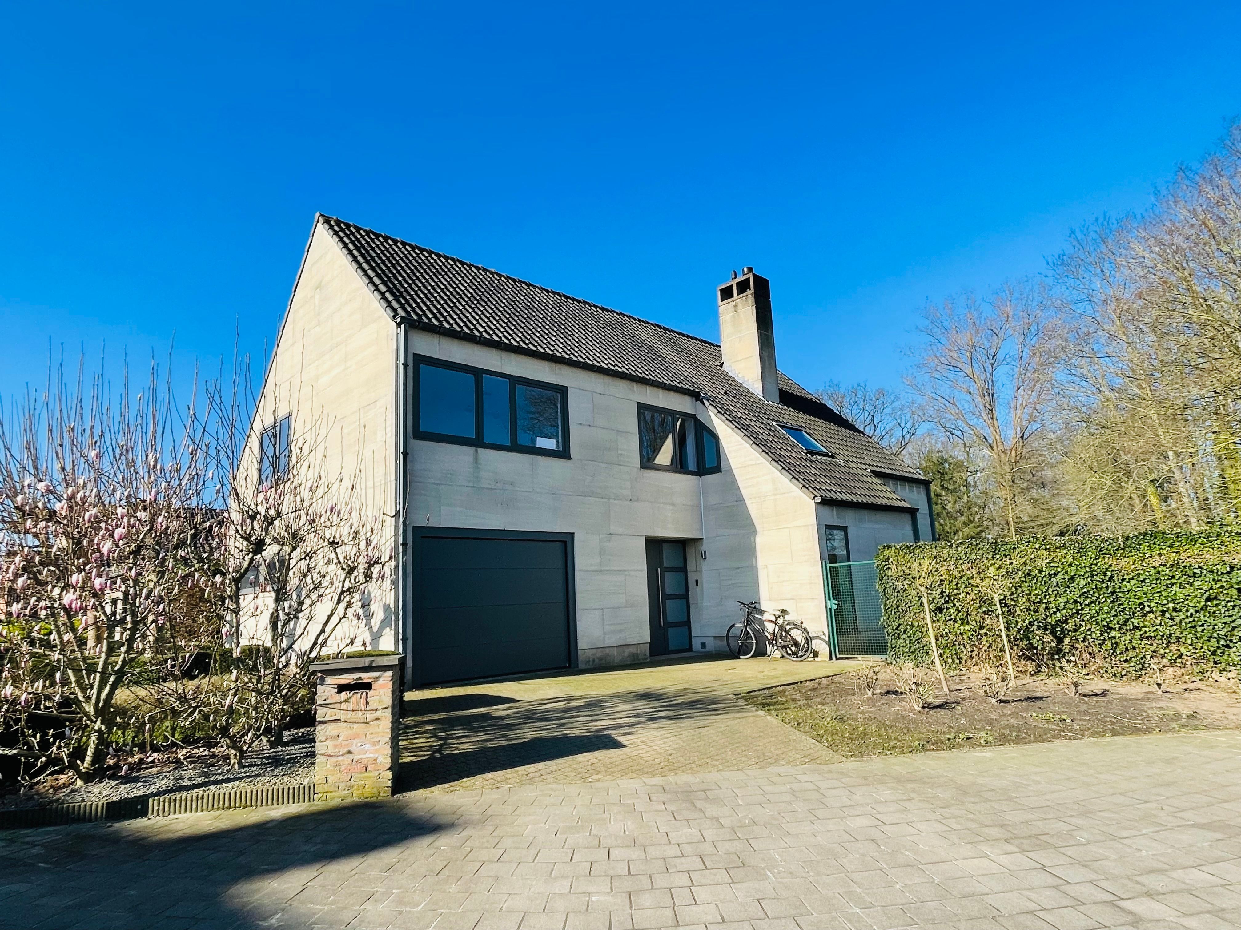 Sint-Andries,Prachtige ruime villa, ENERGIEZUINIG  VILLA met 5 grote slaapkamers en 2 badkamers.  Grote oprit met ruime PARKING mogelijkheid, grote omheinde tuin. foto 24