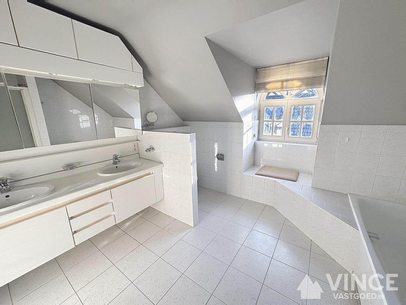 Instapklare gezinswoning met zonnige tuin in rustige doodlopende straat foto 16