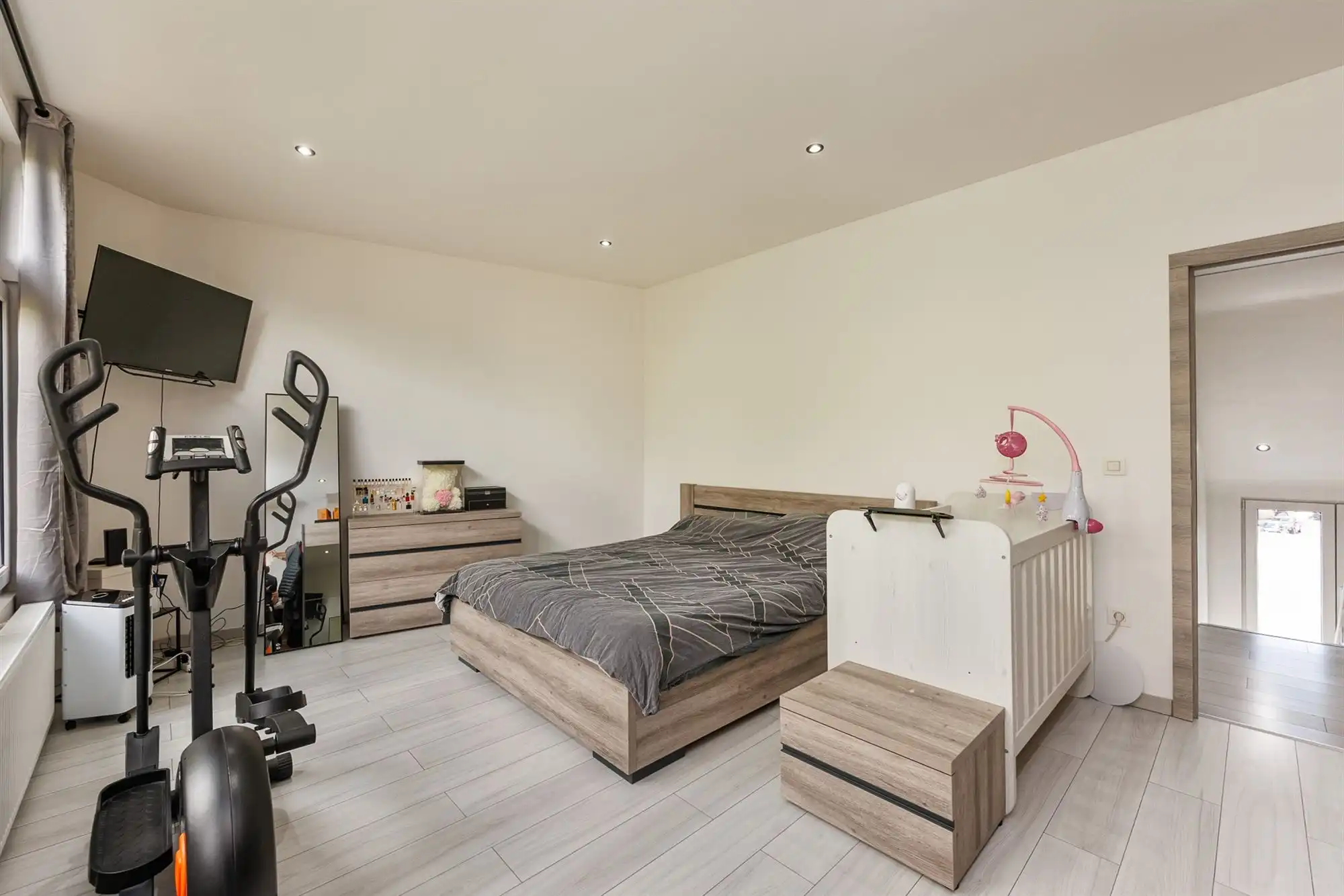 Triplex appartement met handelspand op gunstige locatie foto 12