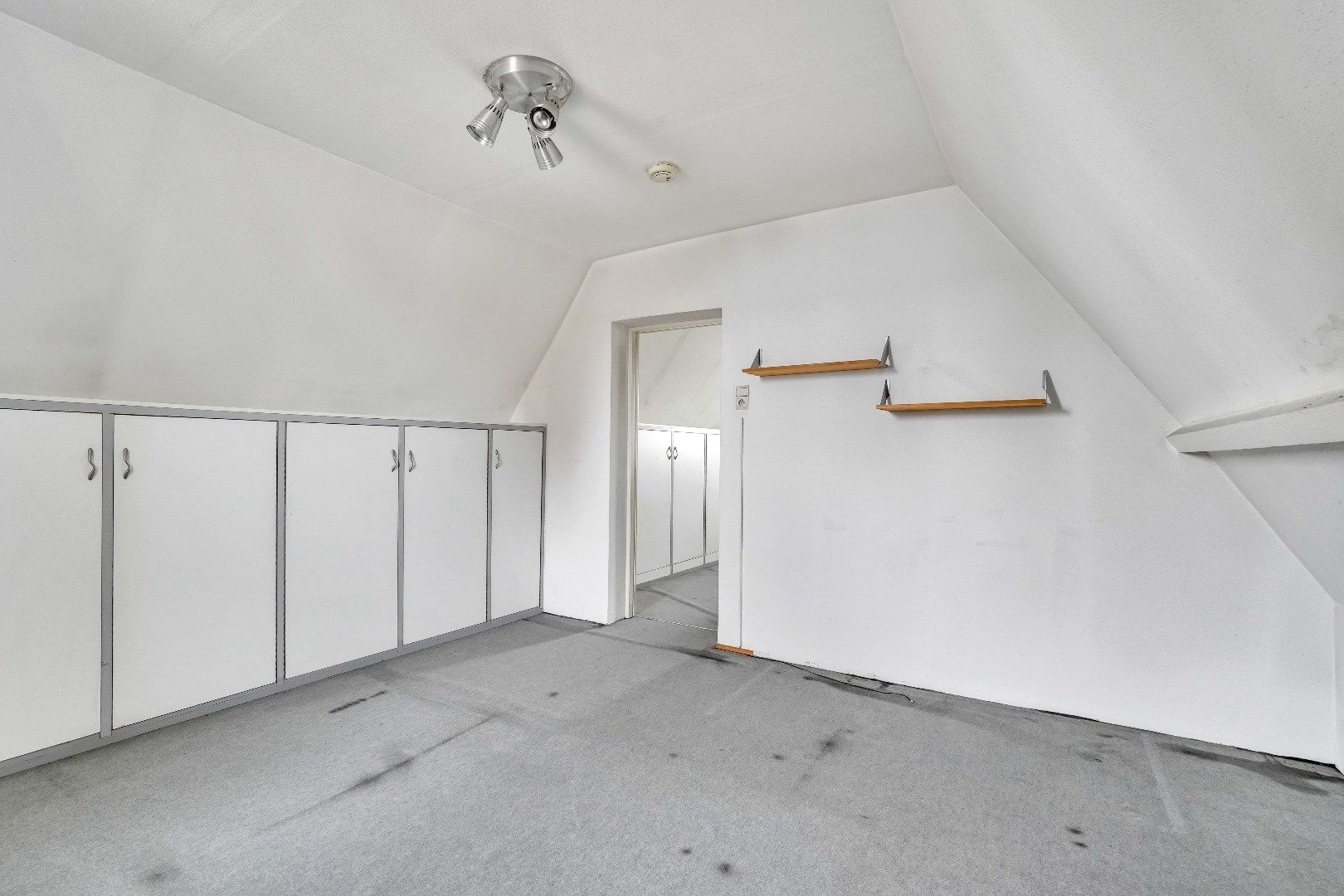 IN OPTIE ! OP TE FRISSEN WONING MET 3 SLPKS + UITBREIDINGSMOGELIJKHEDEN TE NEERHAREN !  foto 20