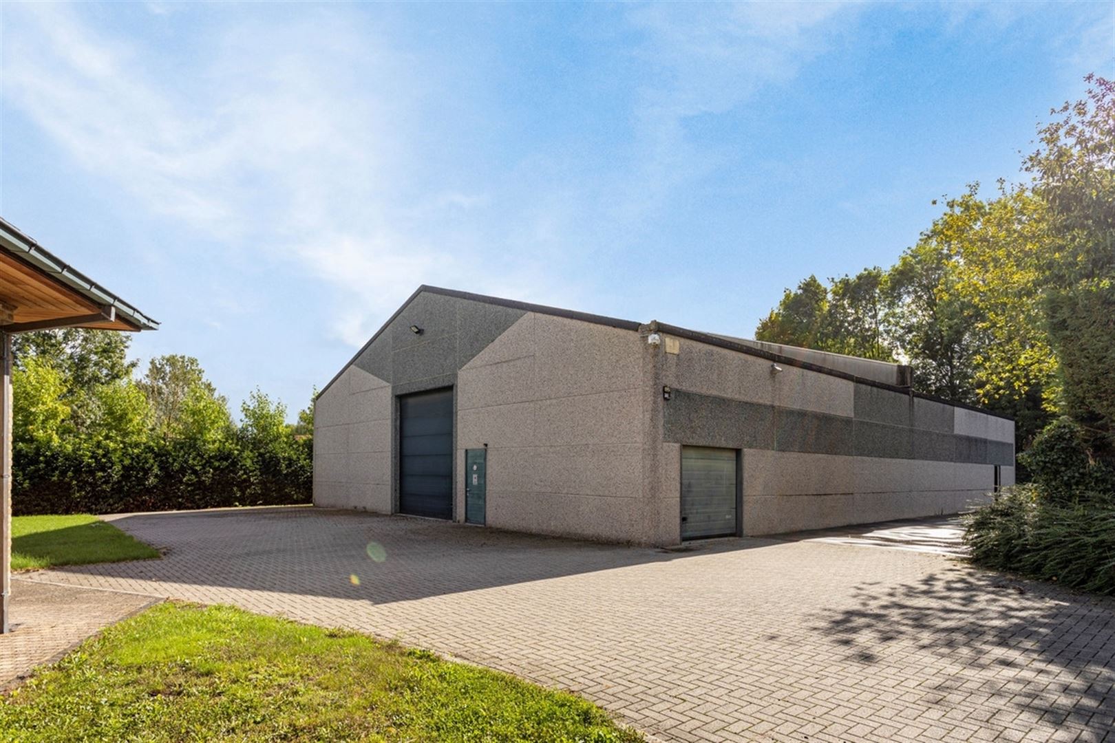 Villa met bureelruimtes en loods van 600 m2  foto 24