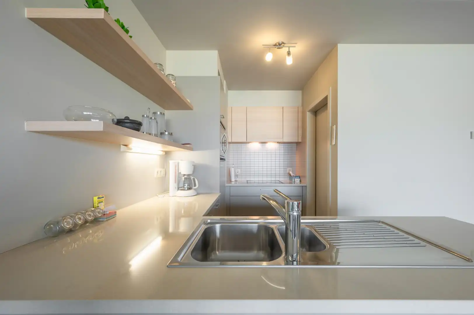 Instapklaar 2-slpk appartement nabij jachthaven Zeebrugge foto 12
