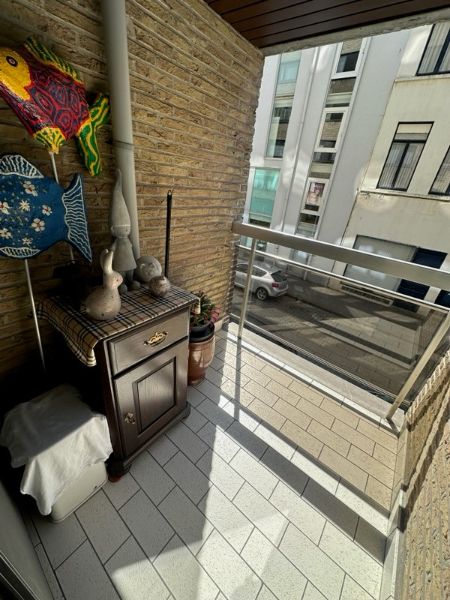 Verzorgd en heel centraal gelegen 2 slpk app. met terras foto 5