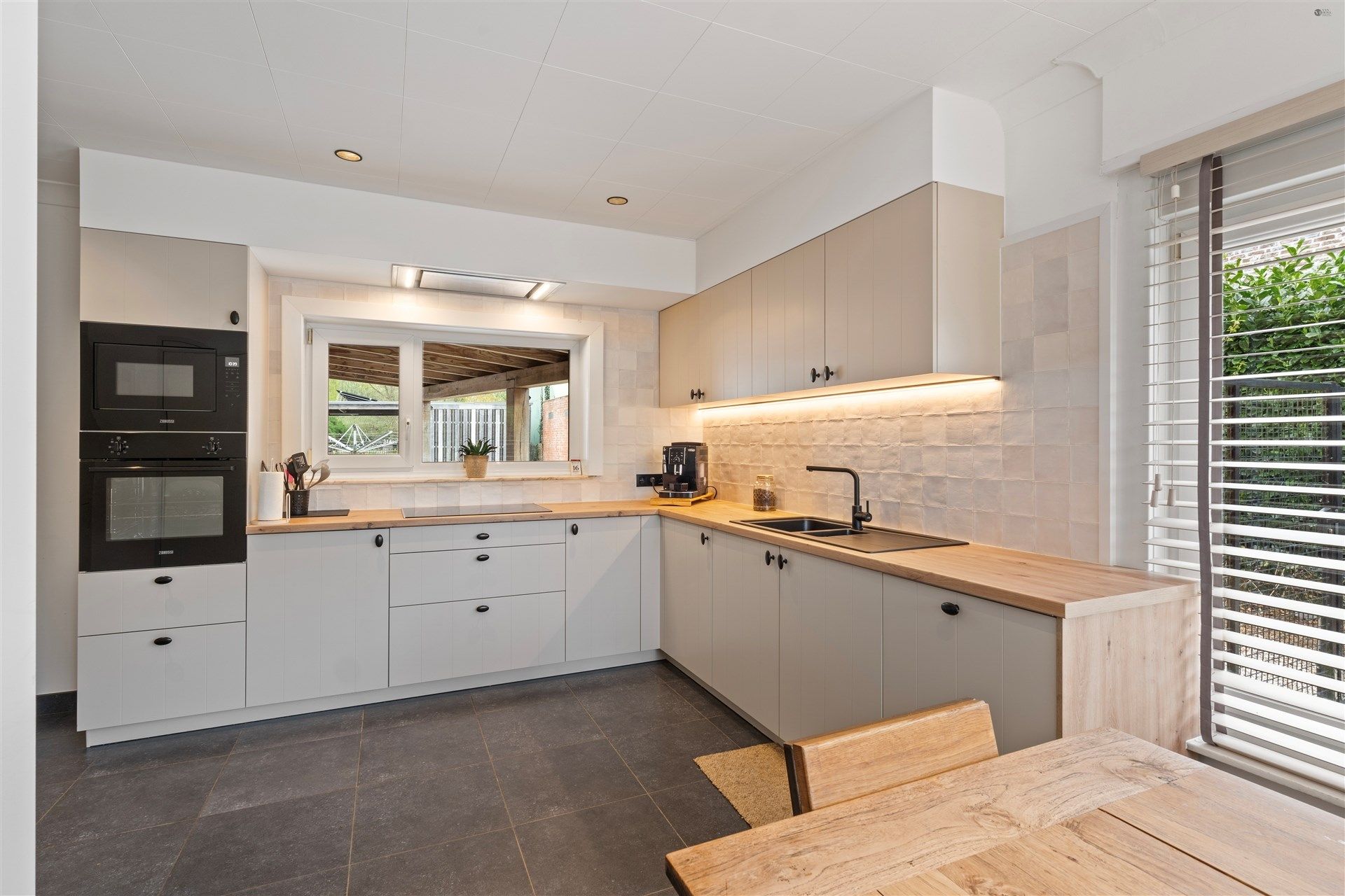 Indrukwekkende woning op een ruim perceel van 2208 m². foto 10