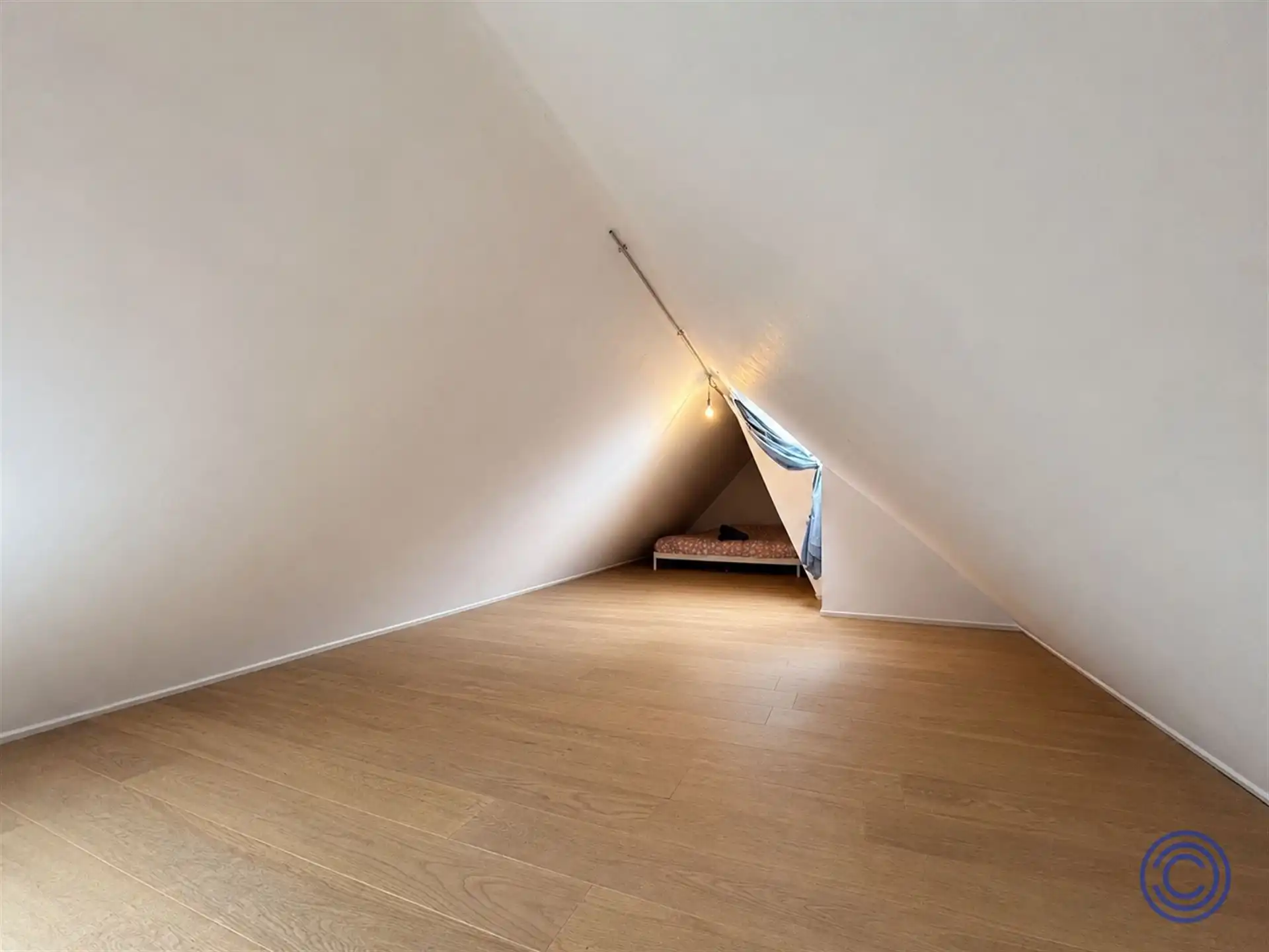 Volledig gemeubeld duplex appartement van ca. 80 m² op Marnixplaats! foto 5