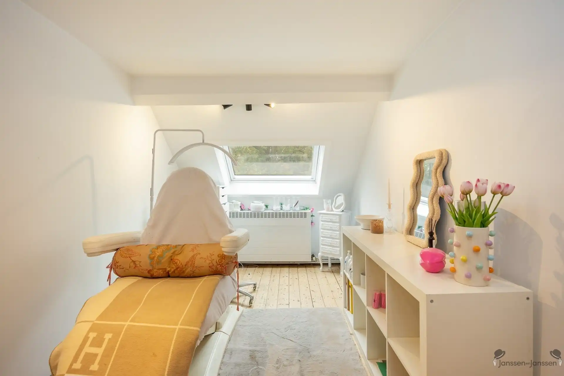 Authentieke, instapklare woning met vernieuwde designkeuken, 4 slaapkamers en garage in hartje Brasschaat foto 19