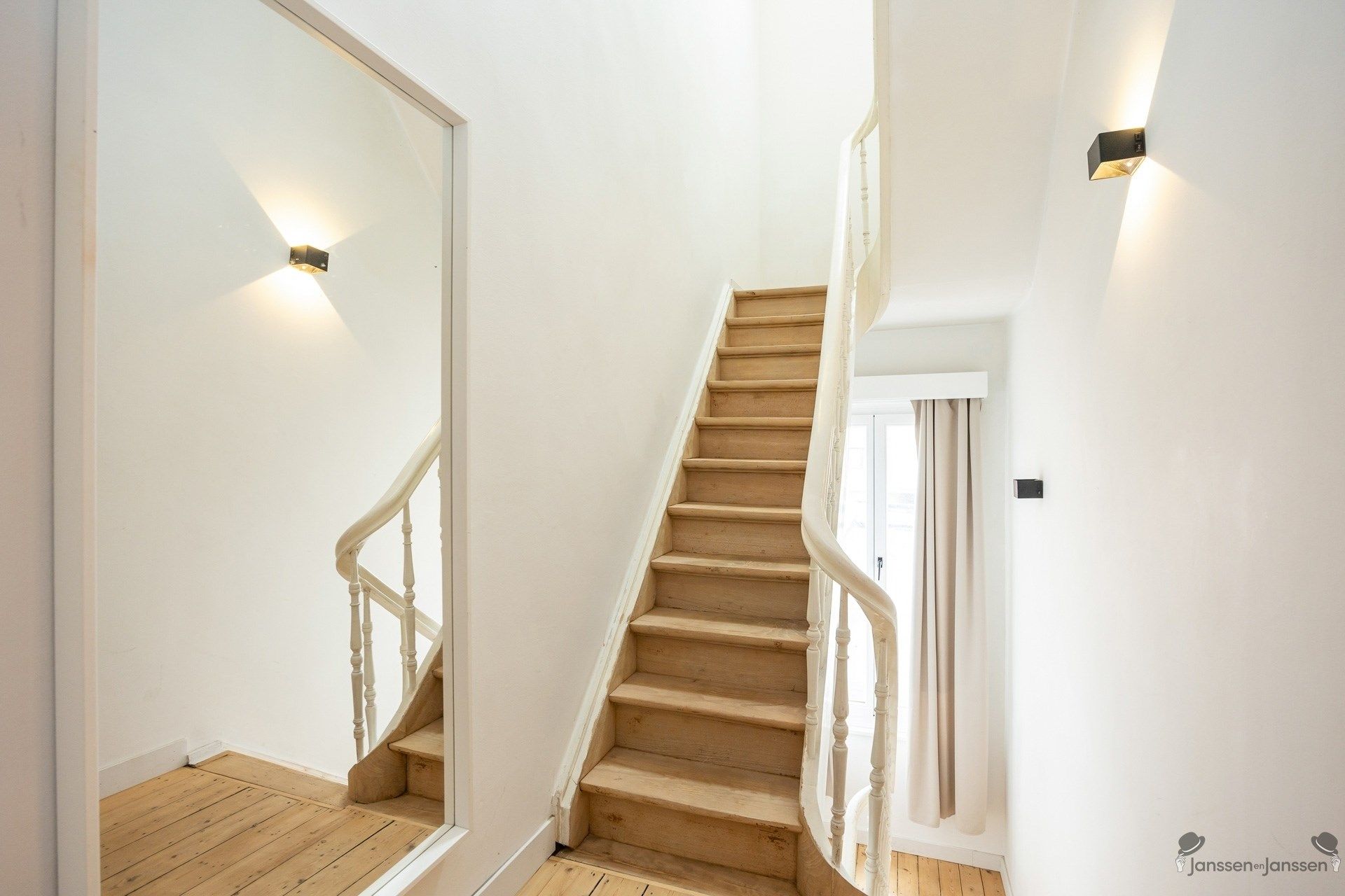 Charmante, instapklare woning met vernieuwde designkeuken, 4 slaapkamers en garage in hartje Brasschaat foto 19