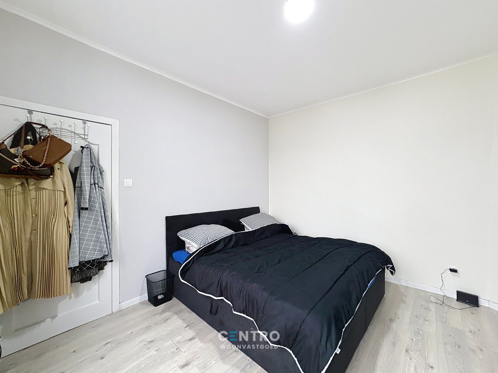 Gerenoveerde woning met 4 ruime slpks! foto 13