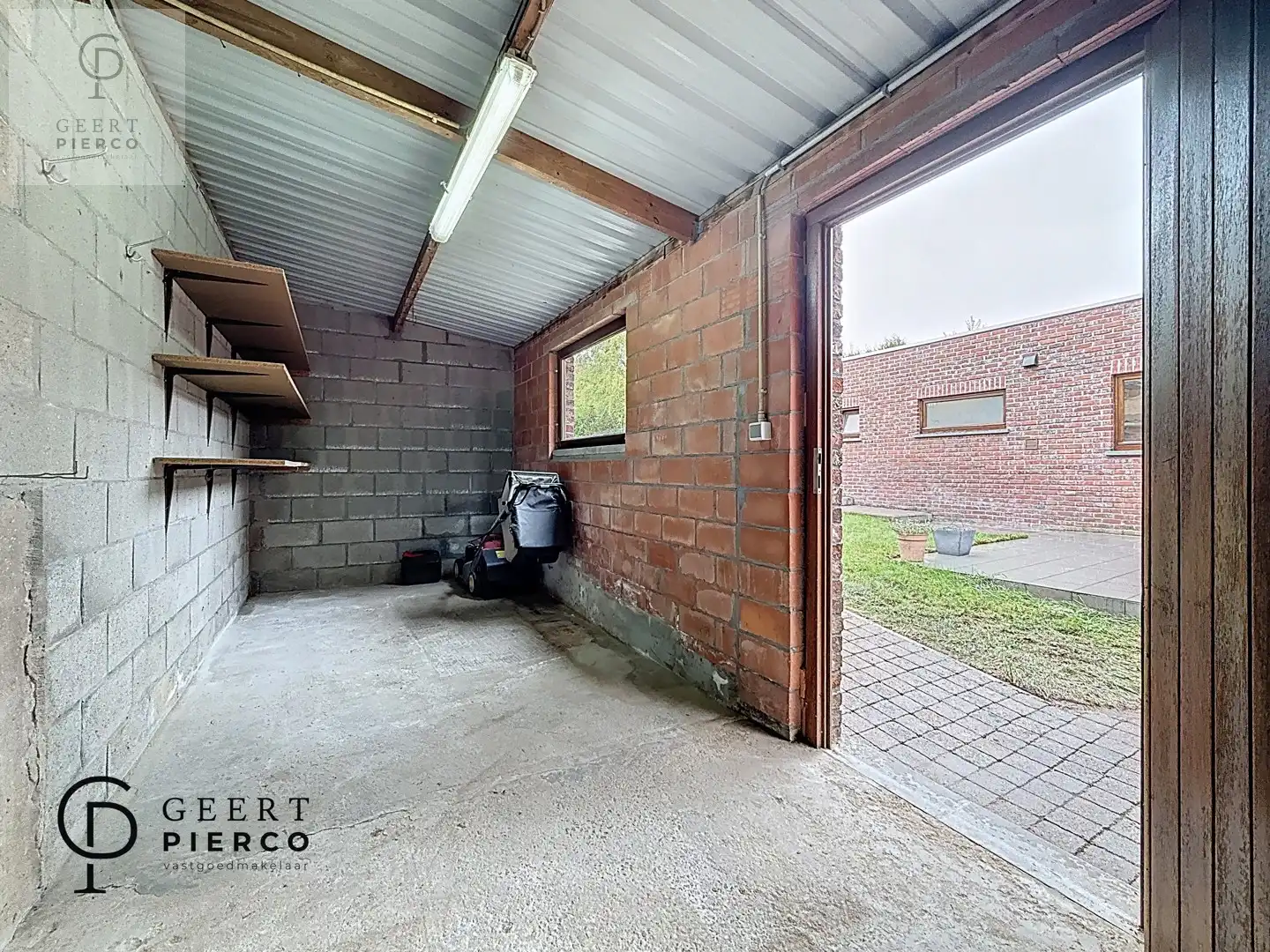 Eigentijdse woonst met ruime tuin foto 31