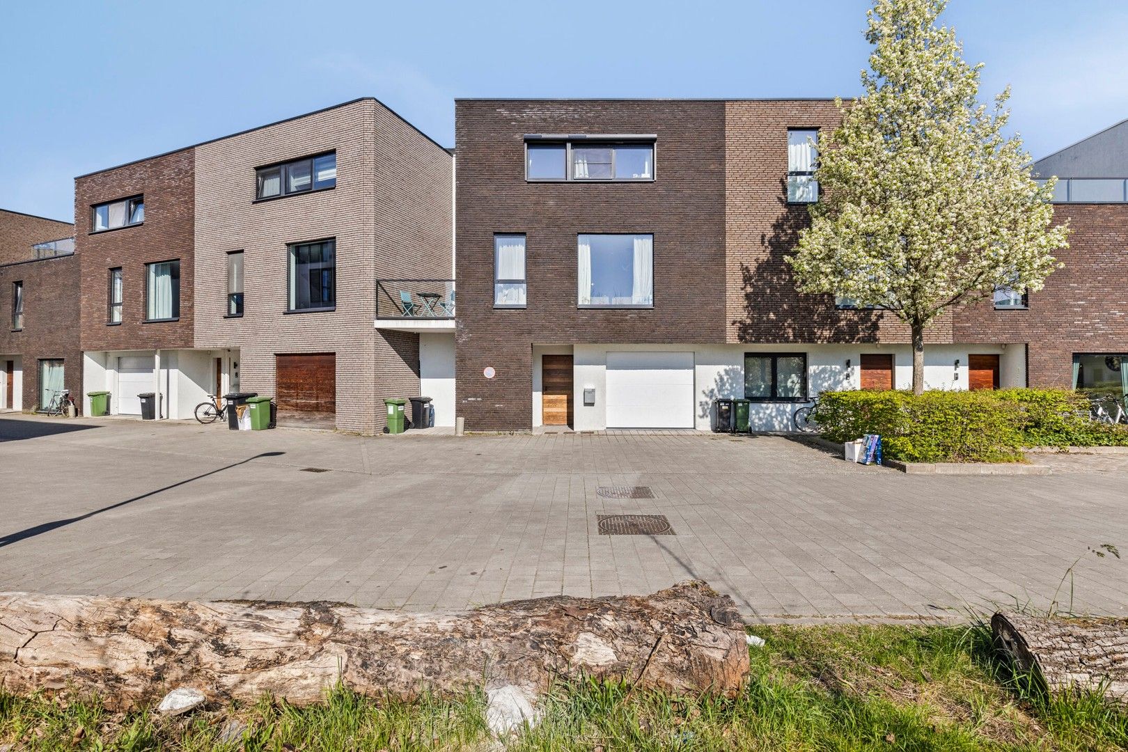 MODERNE, RUIME EN ENERGIEZUINIGE GEZINSWONING MET TUIN, GARAGE, 3 TERRASSEN EN 4 SLPKS OP TOPLOCATIE IN GENT foto 2