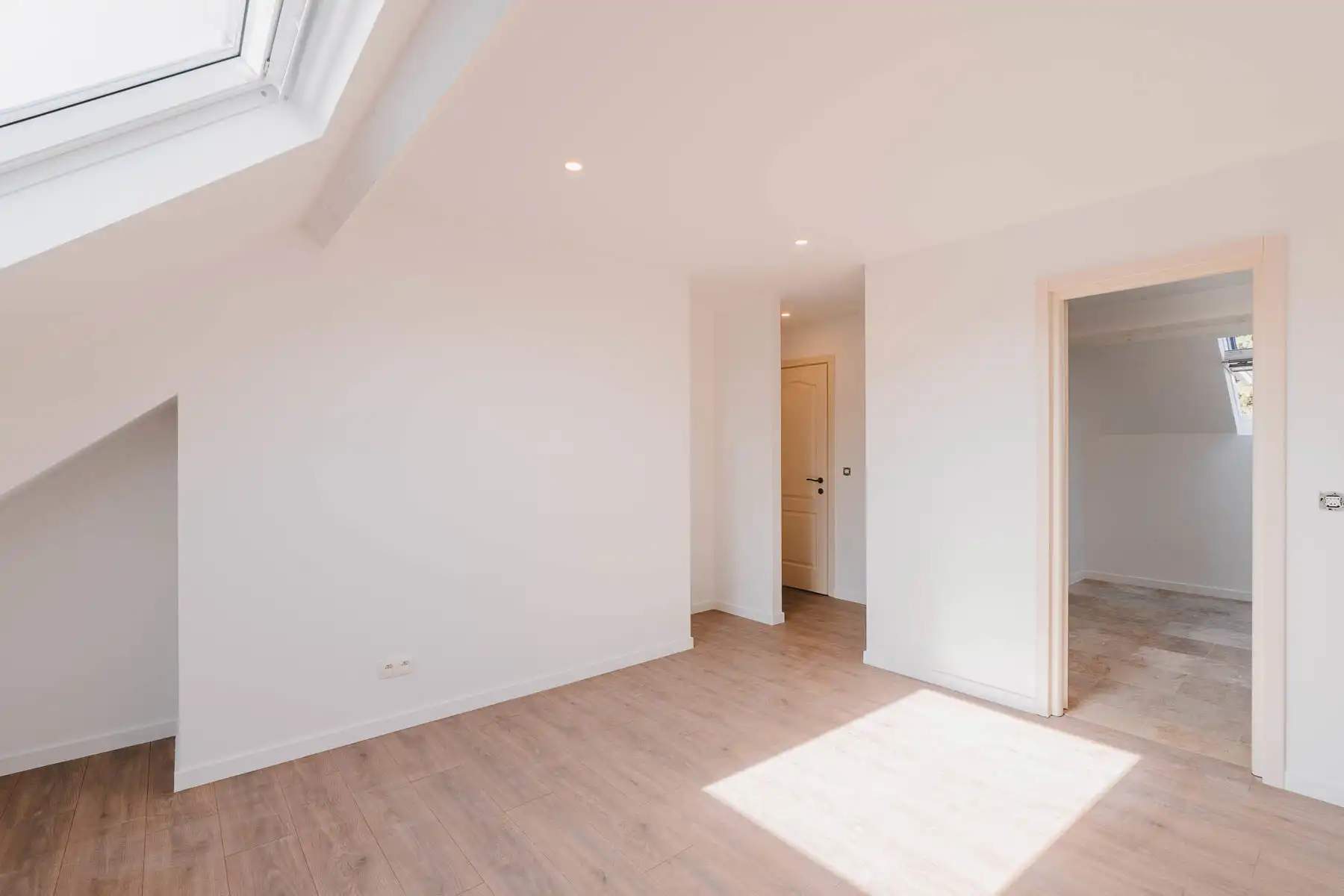 Prachtige, kwalitatief gerenoveerde villa op toplocatie foto 24