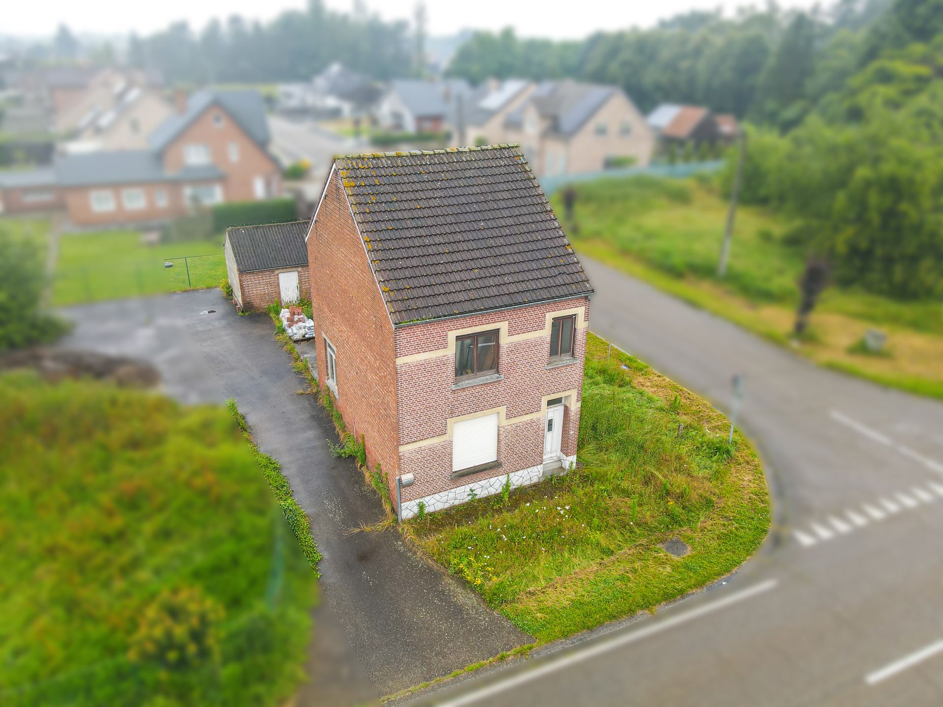 Rustig gelegen te renoveren gezinswoning op meer dan 5 are! foto 5