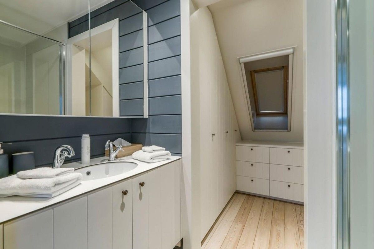 Recent (Bj. 2016) Mi CASA - HANDELSHUIS (538m2), voorzien van grote polyvalente ruimten (vrij beroep, toonzaal, horeca, B&B, ...), 5/6 slaapkamers, 4 badkamers, kelder (114m2), ... Op hoek- en zichtlocatie te Oostkamp. foto 10