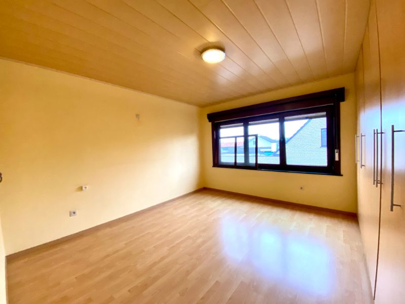 Ruime, goed onderhouden gezinswoning te Zeveren foto 12