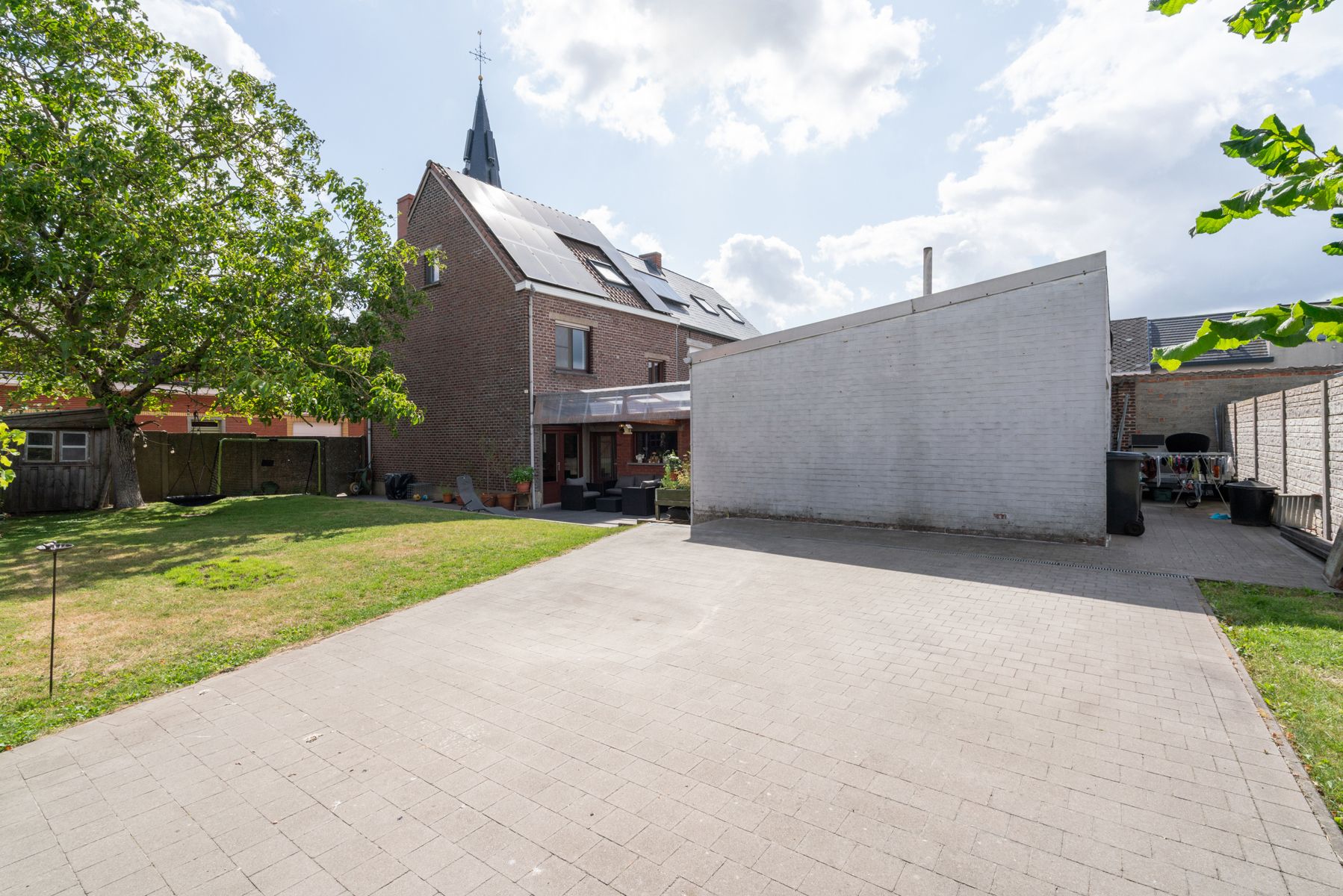 Instapklare halfopen bebouwing met 4 slaapkamers en tuin foto 18