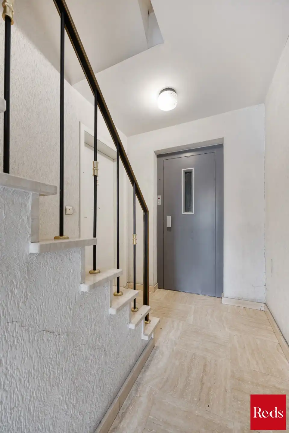 Opbrengsteigendom met 3 verhuurde appartementen nabij stad  foto 4