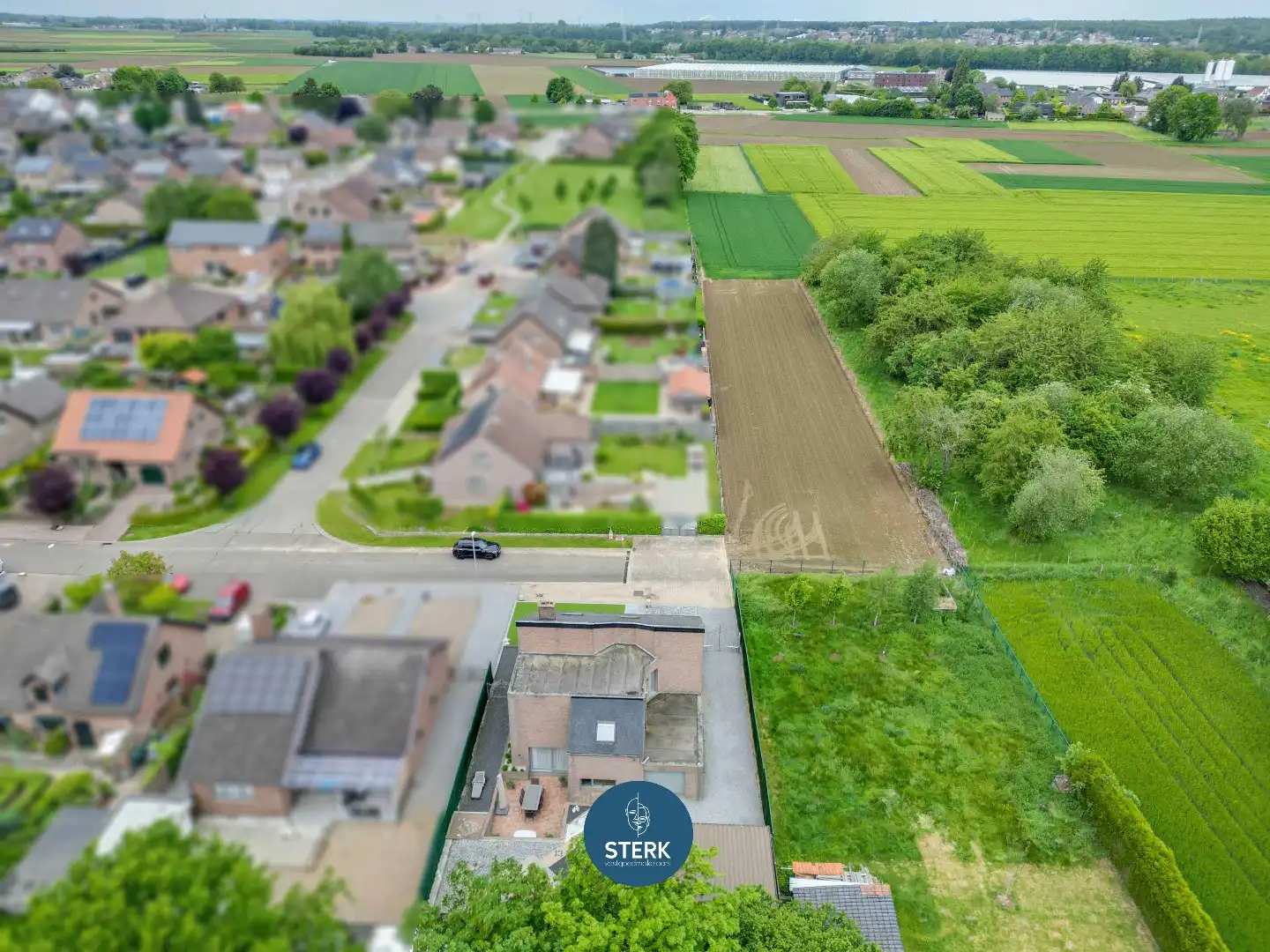 GEZINSWONING MET EEN BEWOONBARE OPP. VAN 311 M² TE VELDWEZELT-LANAKEN !  foto 4