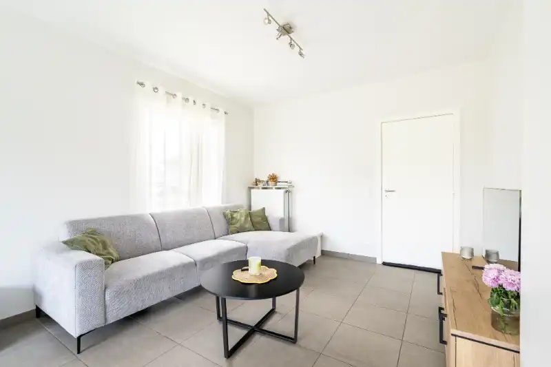 Halfopen bebouwing met praktische indeling in rustige woonwijk foto 4