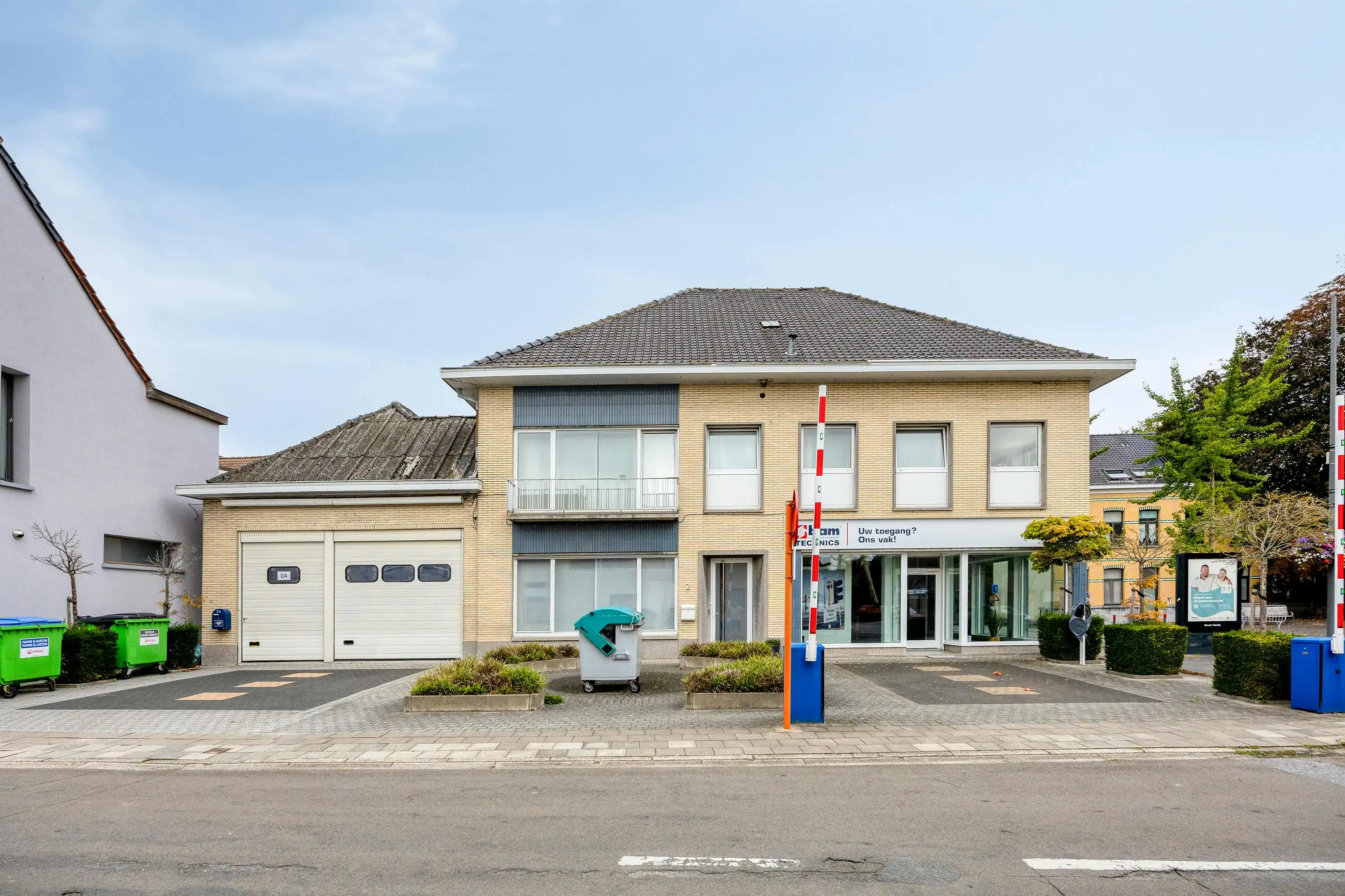Hoofdfoto van de publicatie: Veelzijdig eigendom met ruime woning, handelspand en magazijn