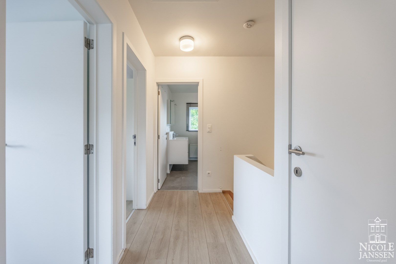 Moderne halfopen nieuwbouwwoning met drie slaapkamers  foto 14