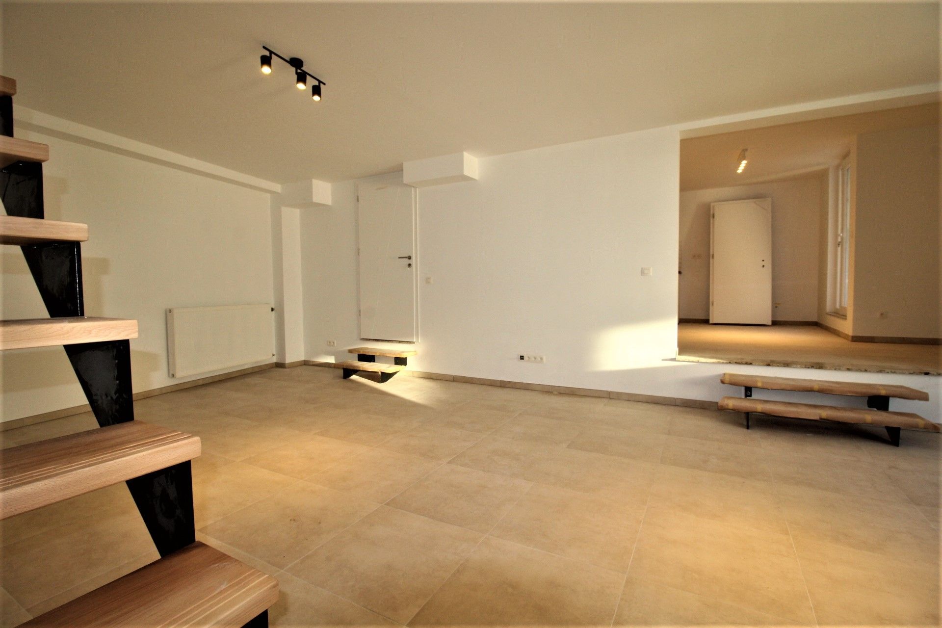 Klassevolle nieuwbouwwoning pal in centrum Brakel. foto 5
