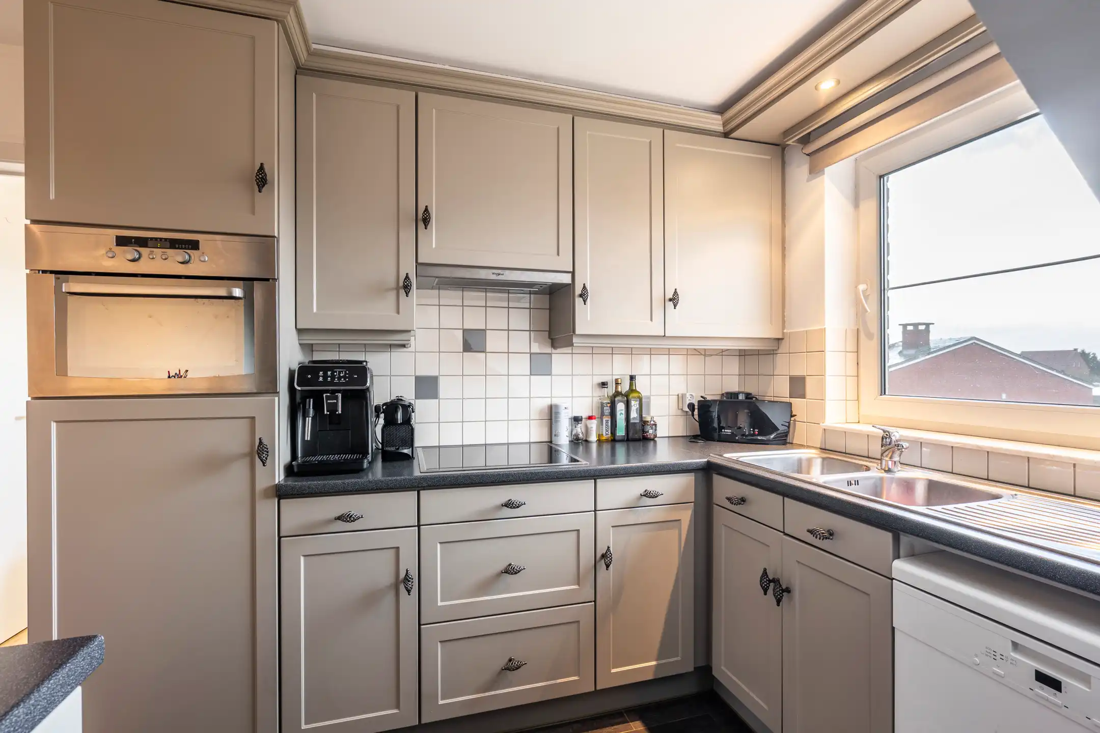 Instapklaar 1-slpk app met groot ZW-terras in Gierle foto 5