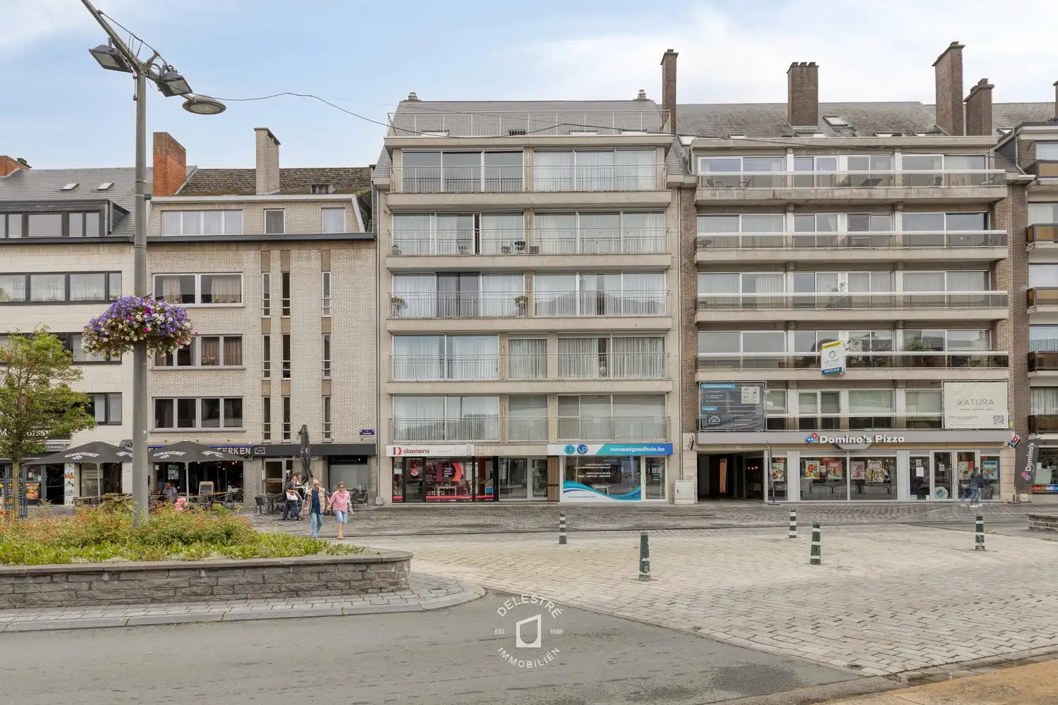 Topgelegen commercieel gelijkvloers op zichtlocatie recht tegenover Ninia Shopping Center foto 3