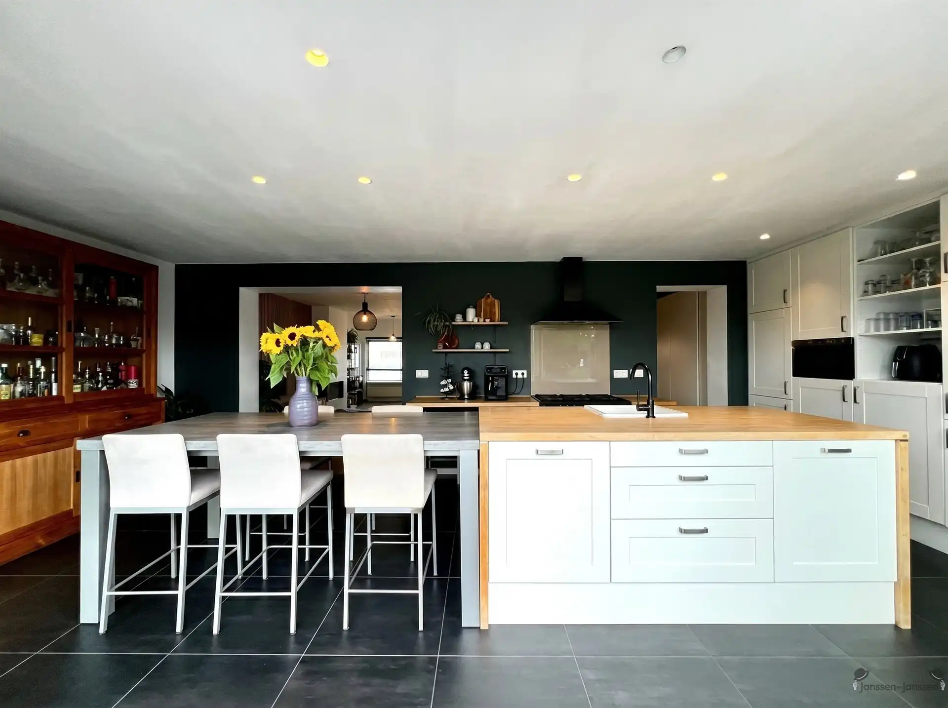 Instapklare gezinswoning met 3 slpkmrs & tuin foto 14