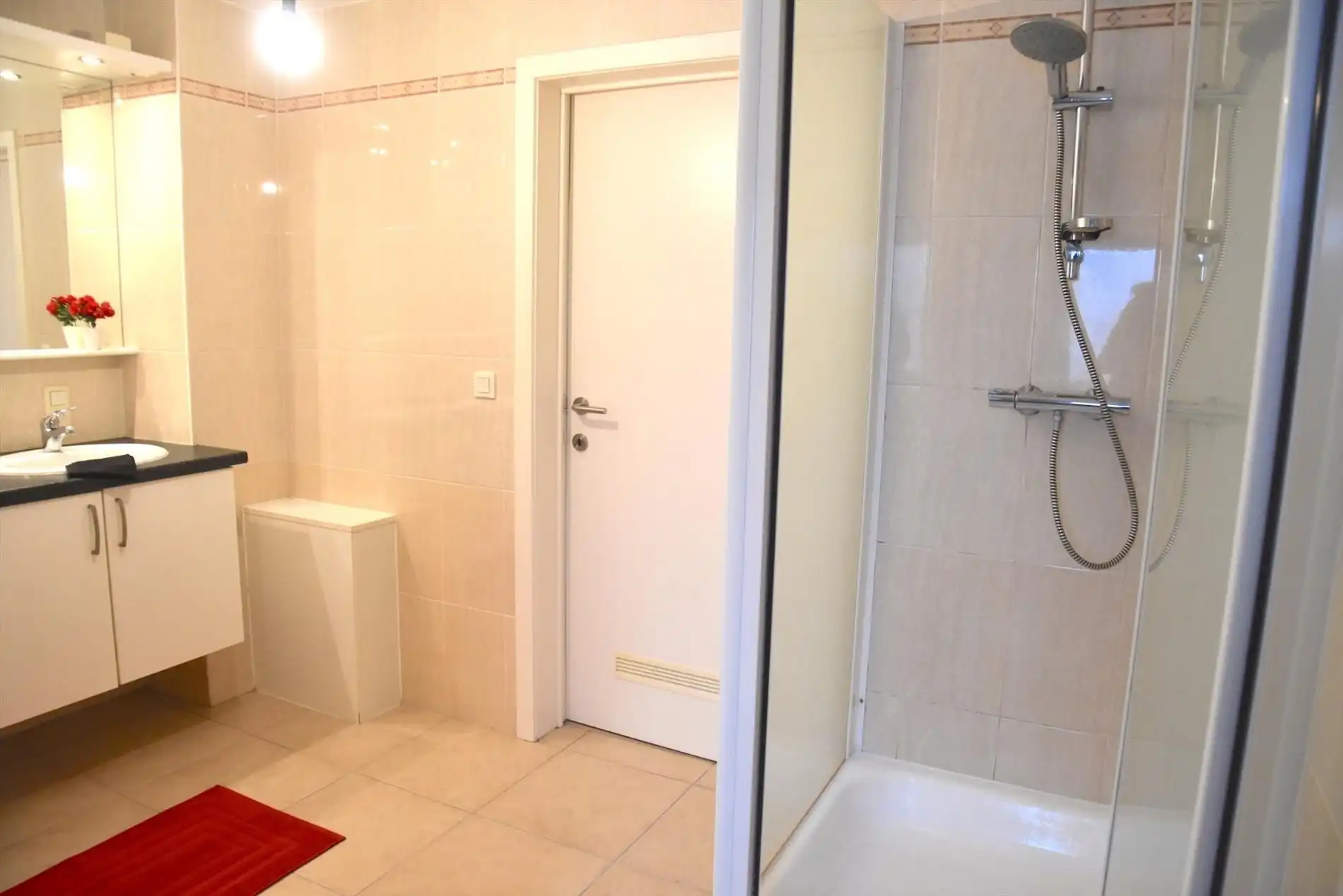 Heel mooie koppelwoning te huur in centrum Wevelgem! foto 13