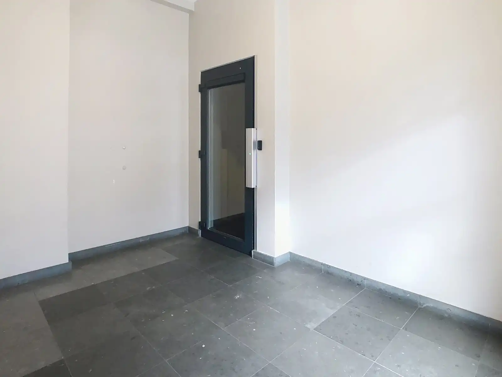 Hoekappartement met 3 slkmrs, 2 terrassen en staanplaats foto 4