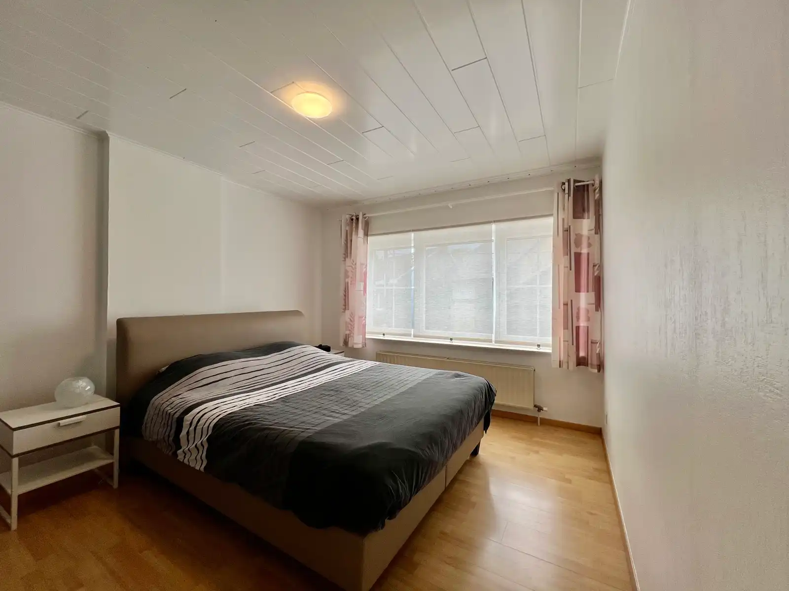 Ruime woning met 6 slk, 2 badk, 2 keukens en dubbele garage foto 17
