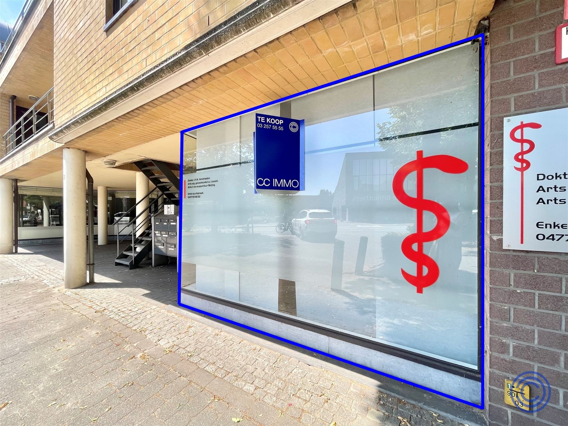 Handelspand/kantoor ca. 97m² in centrum Zoersel! foto {{pictureIndex}}