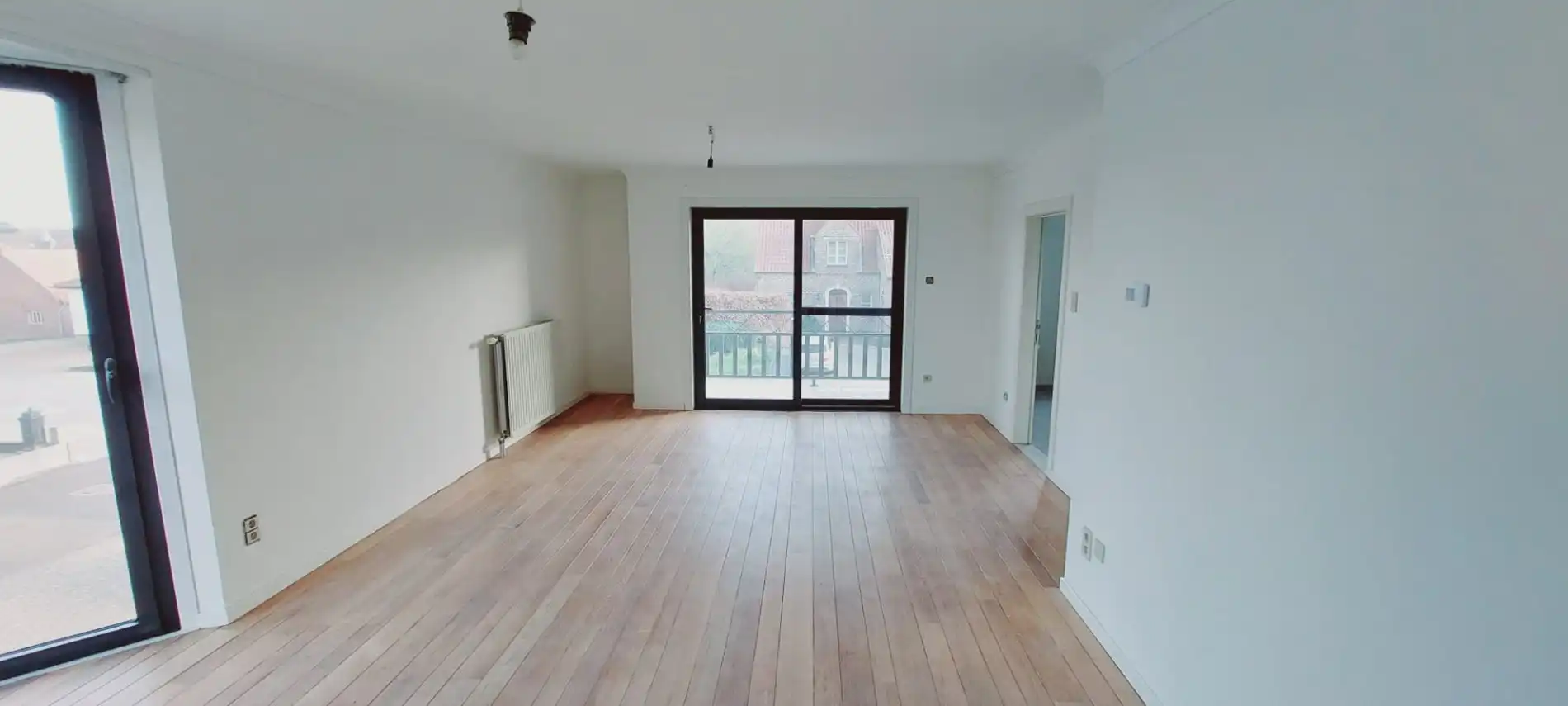 Comfortabel, verzorgd en gunstig gelegen appartement met 2 slaapkamers, terras en garage. foto 2