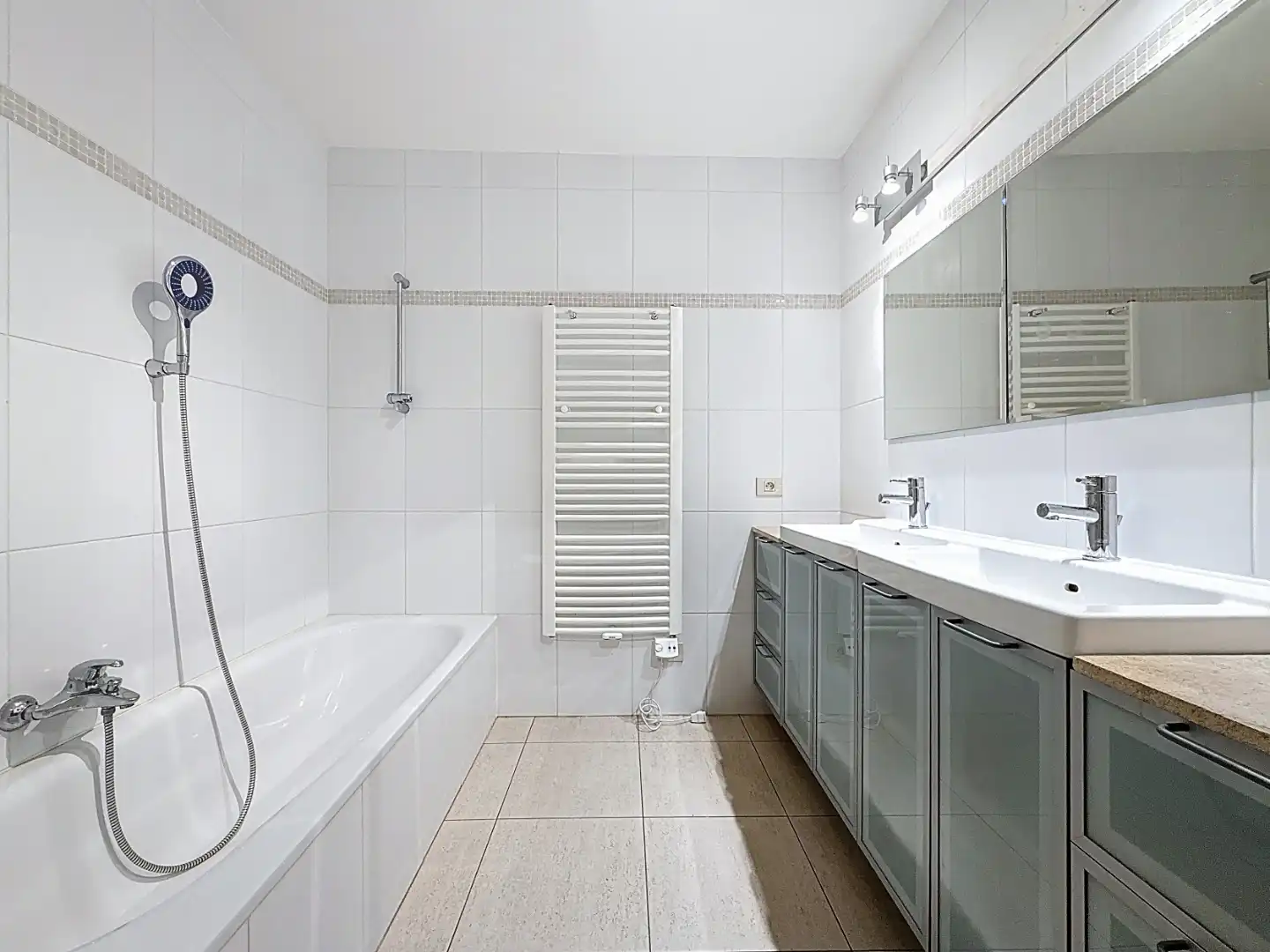 Ruim drieslaapkamer appartement  met zuidgericht terras met centrale ligging te Nieuwpoort-Bad foto 11