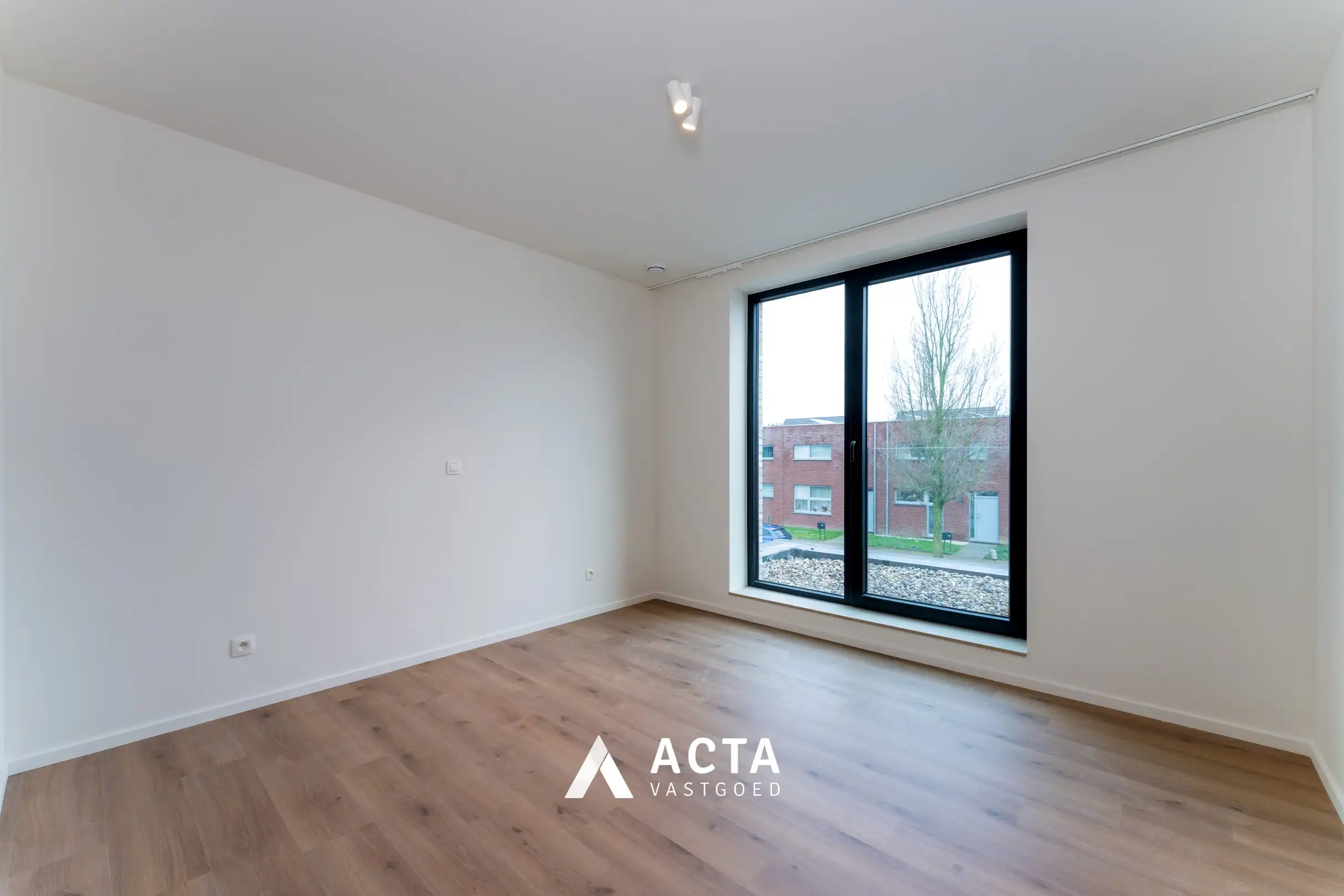 Nieuwbouwwoning met drie slaapkamers en tuin in hartje Mariakerke! foto 16