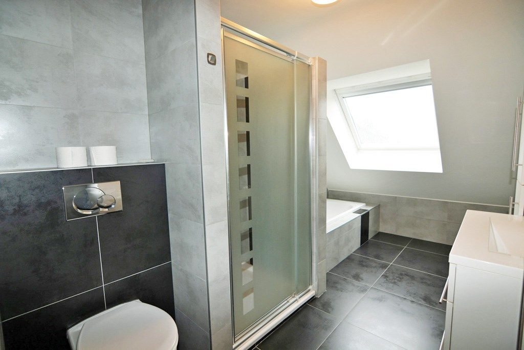 Modern triplex appartement met 3 slpks, terras, kelderberging en autostaanplaats. foto 11