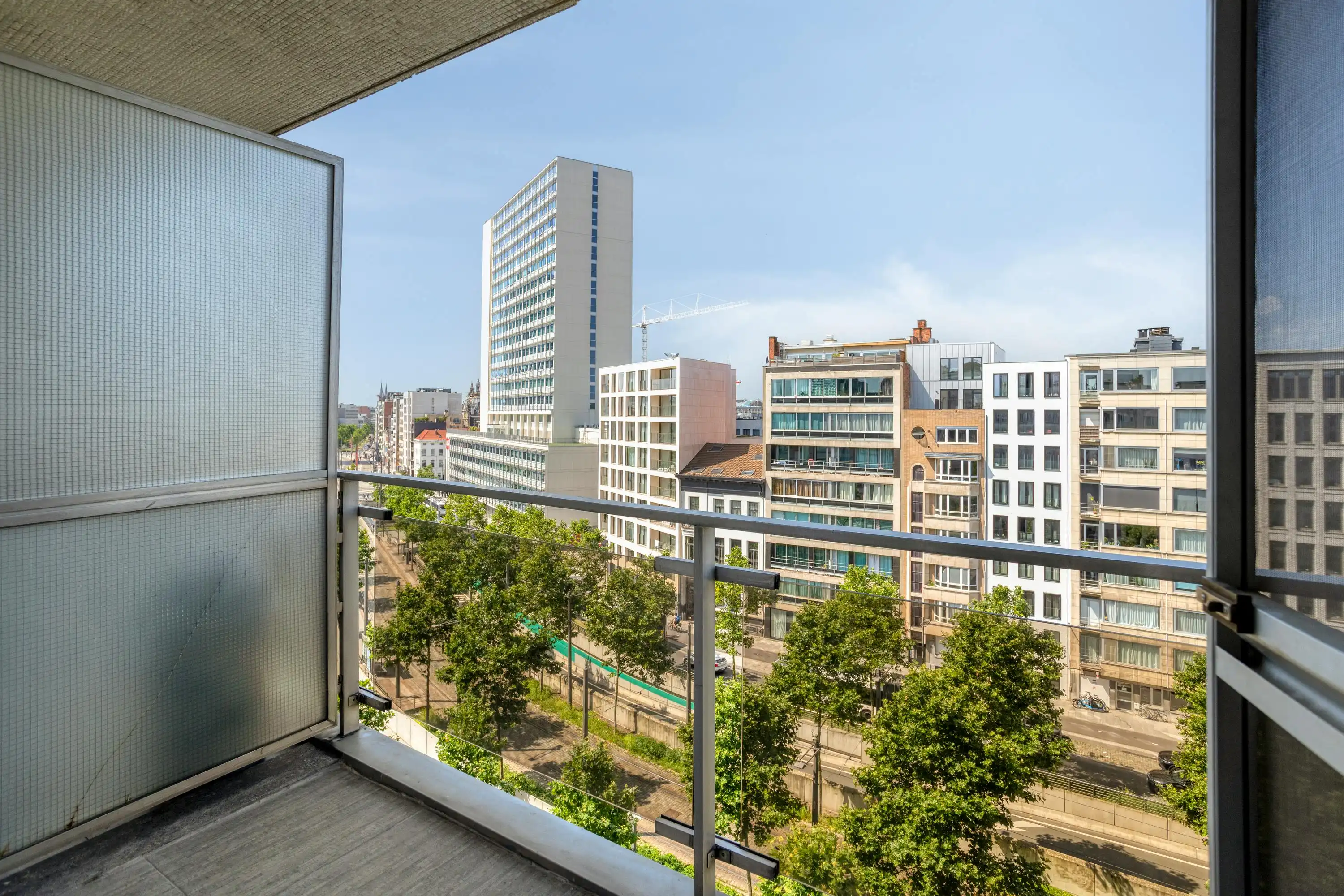 Ruim appartement (ca. 146m²) te koop aan de Italiëlei in Antwerpen foto 2