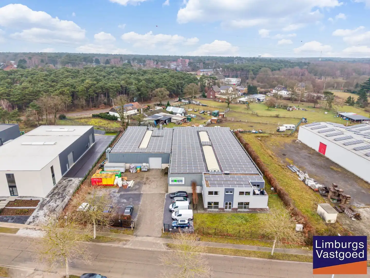 Industrieel gebouw,1.696m², met kantoren 120m² + appartement 120m², Genk-Zuid foto 4