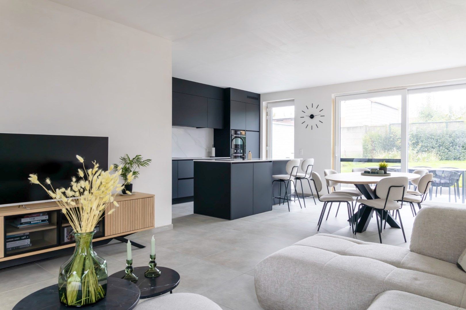 Halfopen nieuwbouwwoning met 3 slaapkamers op 444 m2 foto 4