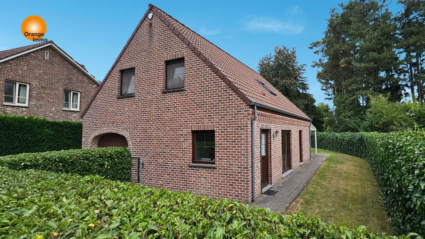 Woning met 4 slaapkamers, rustig gelegen in groene omgeving. foto 2