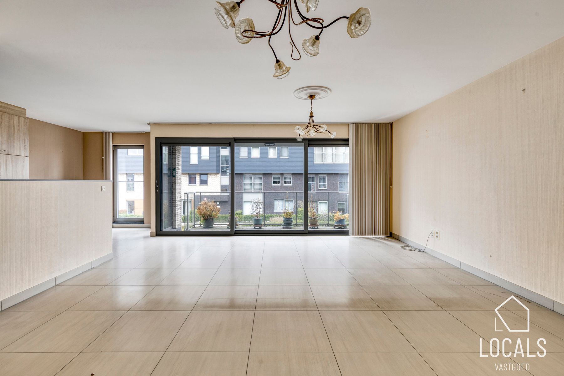 Ruim 2-slpk appartement met terras in centrum Ninove foto 5
