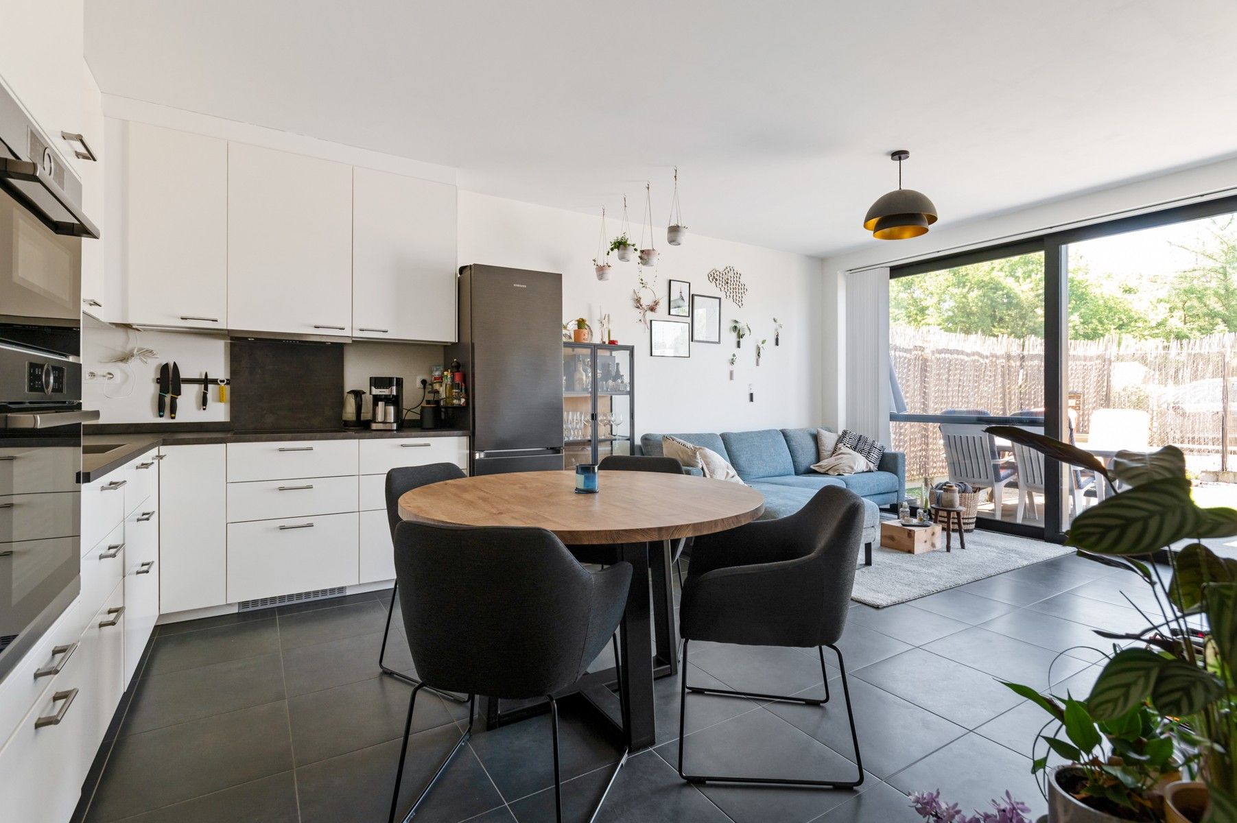Instapklaar gelijkvloersappartement met tuin foto 6