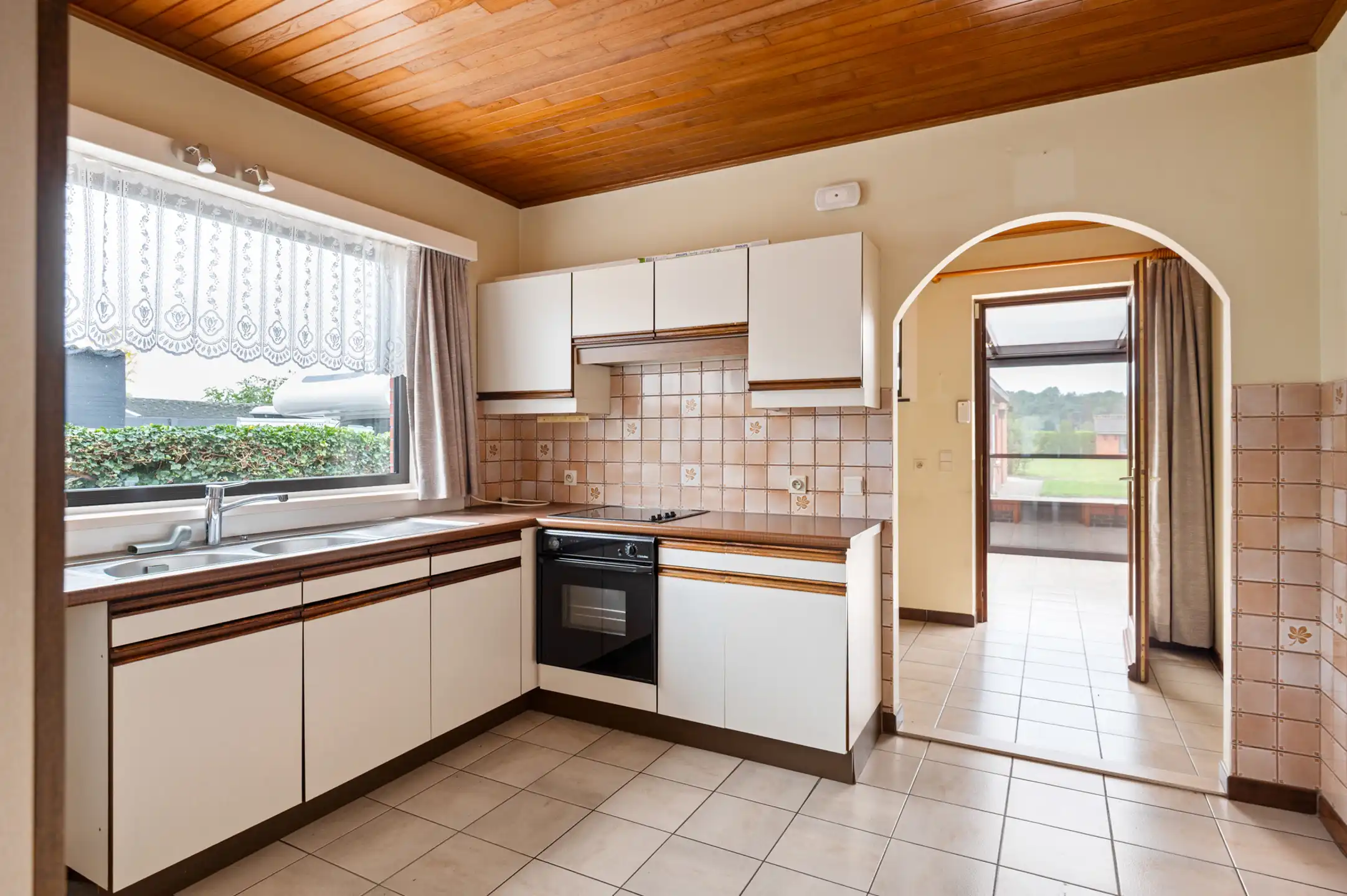 Charmante woning met grote tuin foto 12