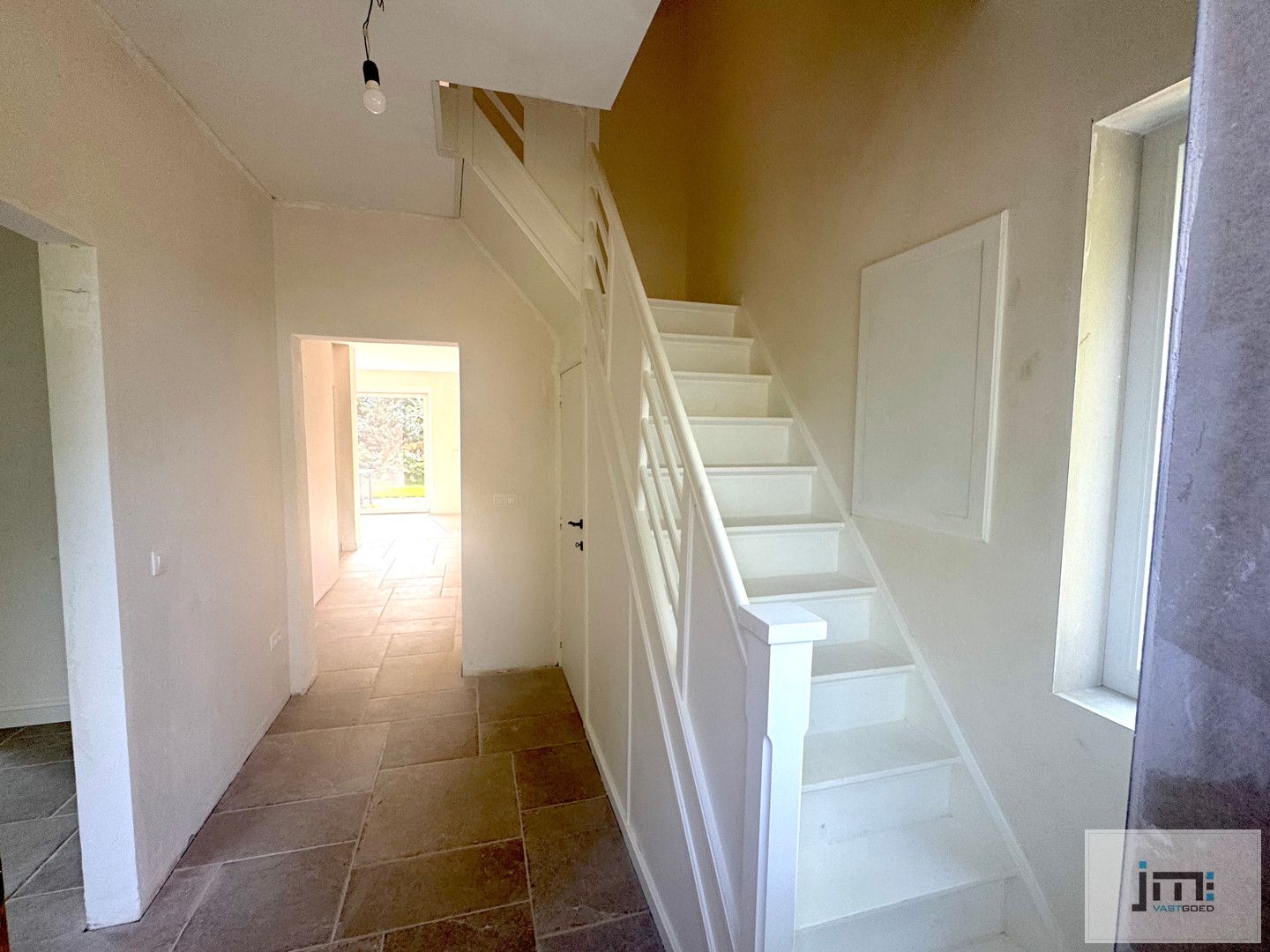 Mooi gerenoveerde woning op ruim perceel foto 11