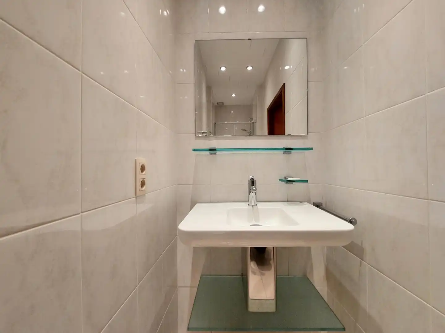 Gelijkvloersappartement met terras en garage foto 7