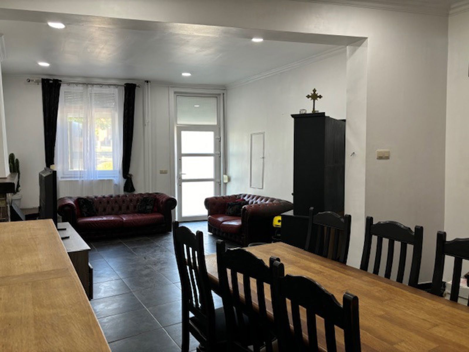 Woning met zij ingang en een prachtig zicht op de sportvelden te Landen foto 5