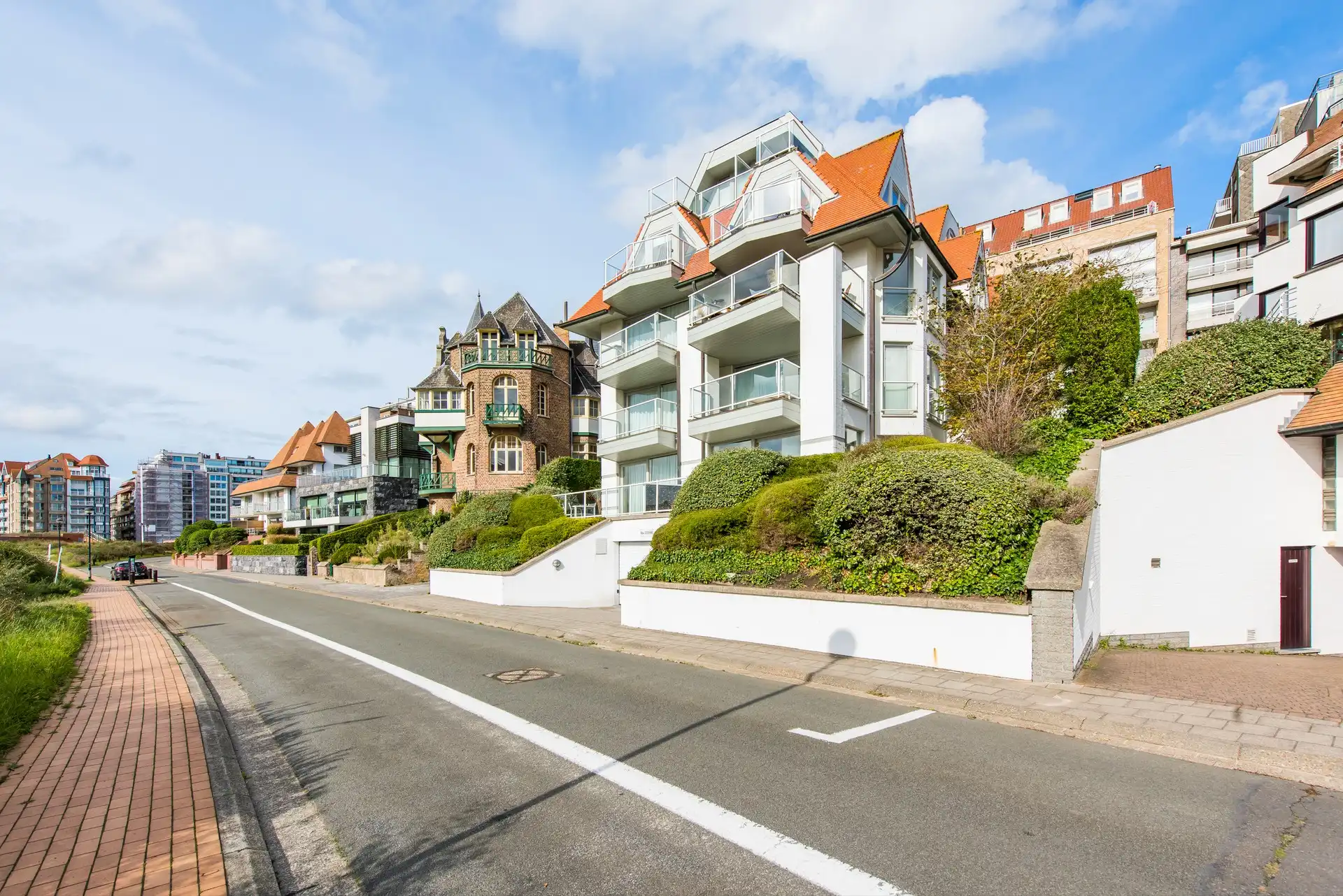 Ongemeubeld: zonnig appartement met grote terrassen! foto {{pictureIndex}}