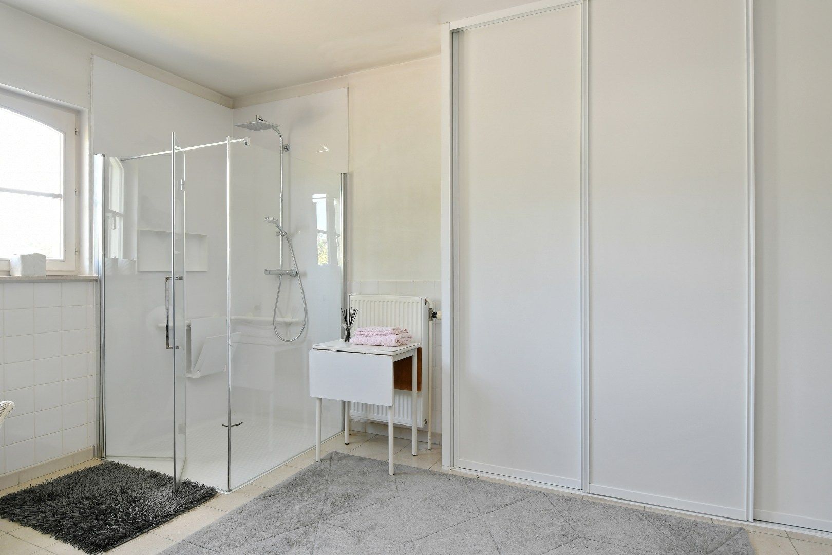 Exclusieve villa met zwembad, poolhouse en royale leefruimtes foto 14