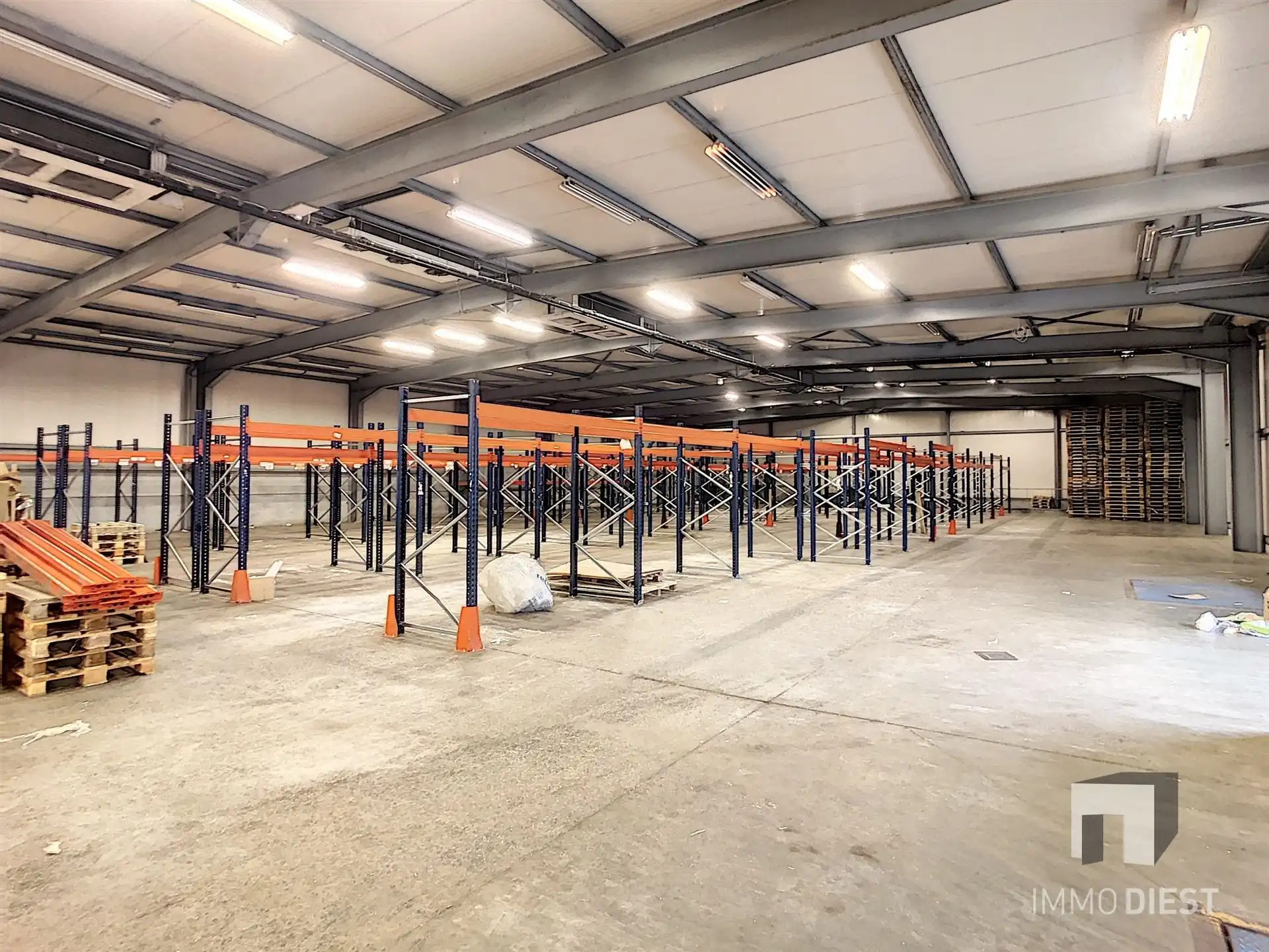 1500 M² GEKOELDE OPSLAG MET BURELEN  foto 10
